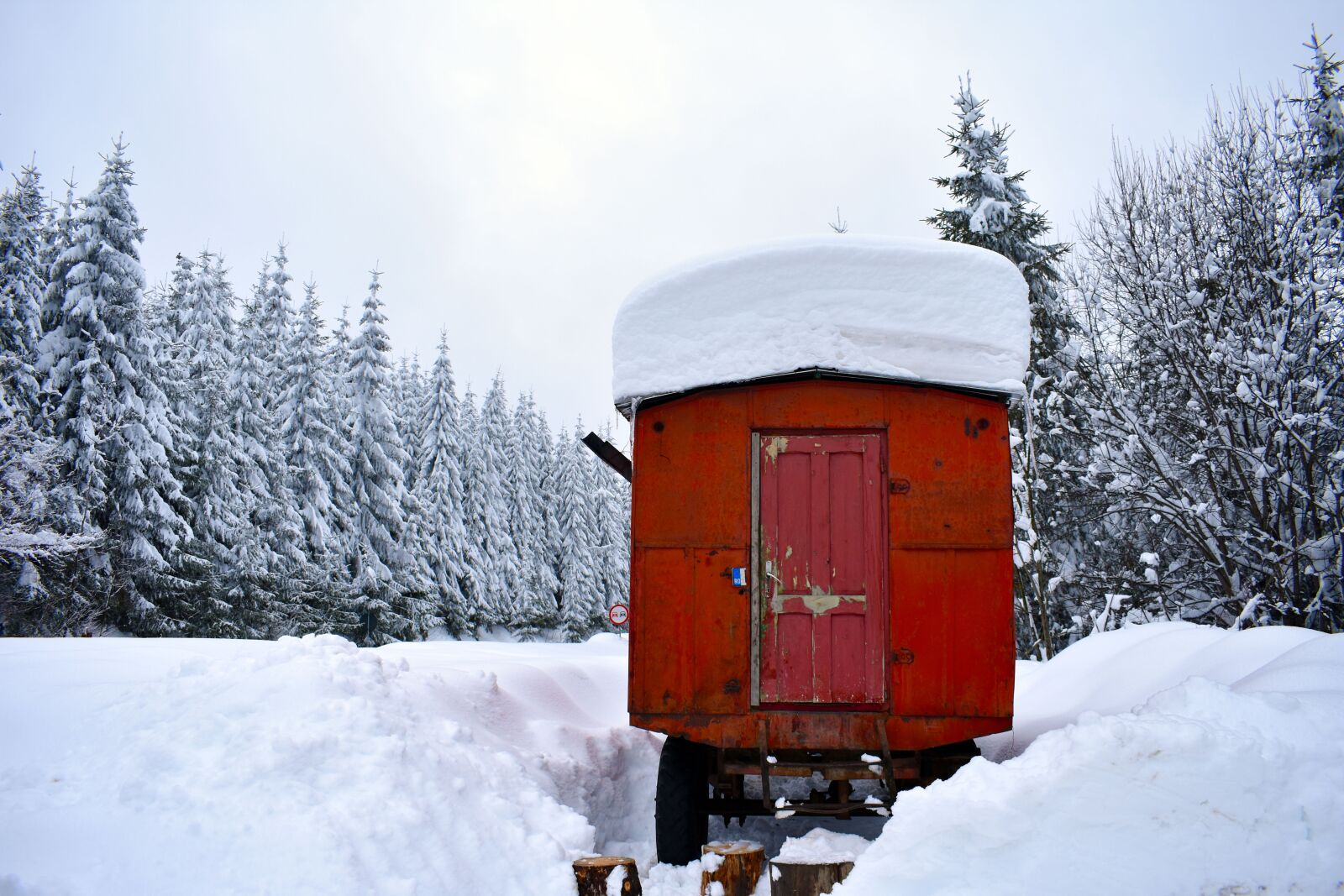 Nikon D3400 sample photo. Winter, road, cabin photography