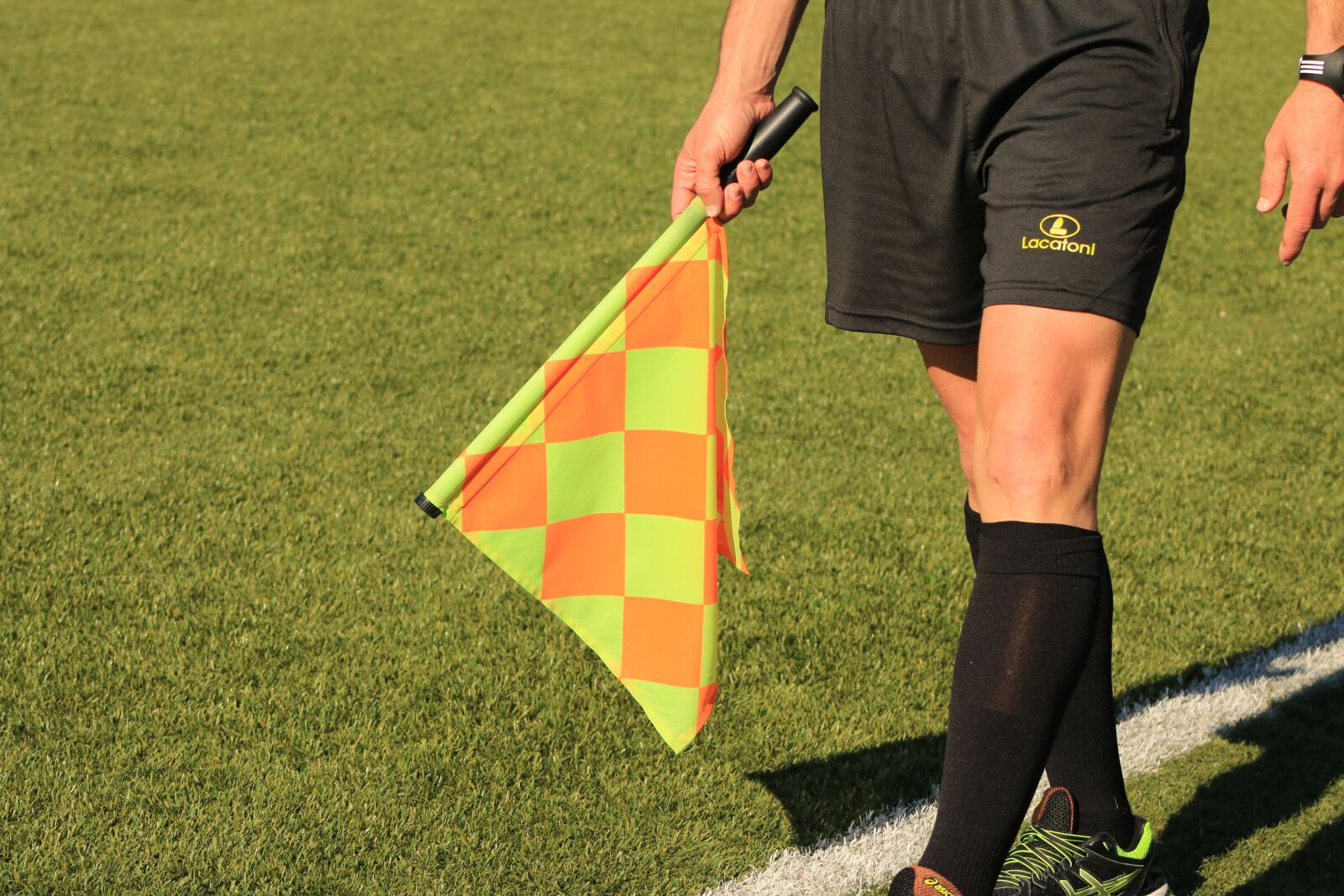 Canon EOS 70D + Canon EF 75-300mm f/4-5.6 USM sample photo. Flag, lineman, referee photography