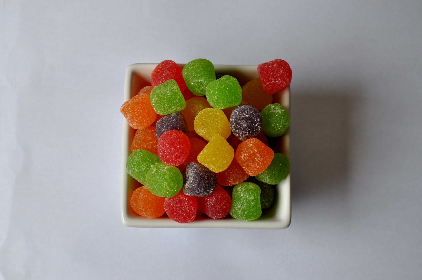 Nikon D5000 sample photo. Red, green, yellow, jelly photography