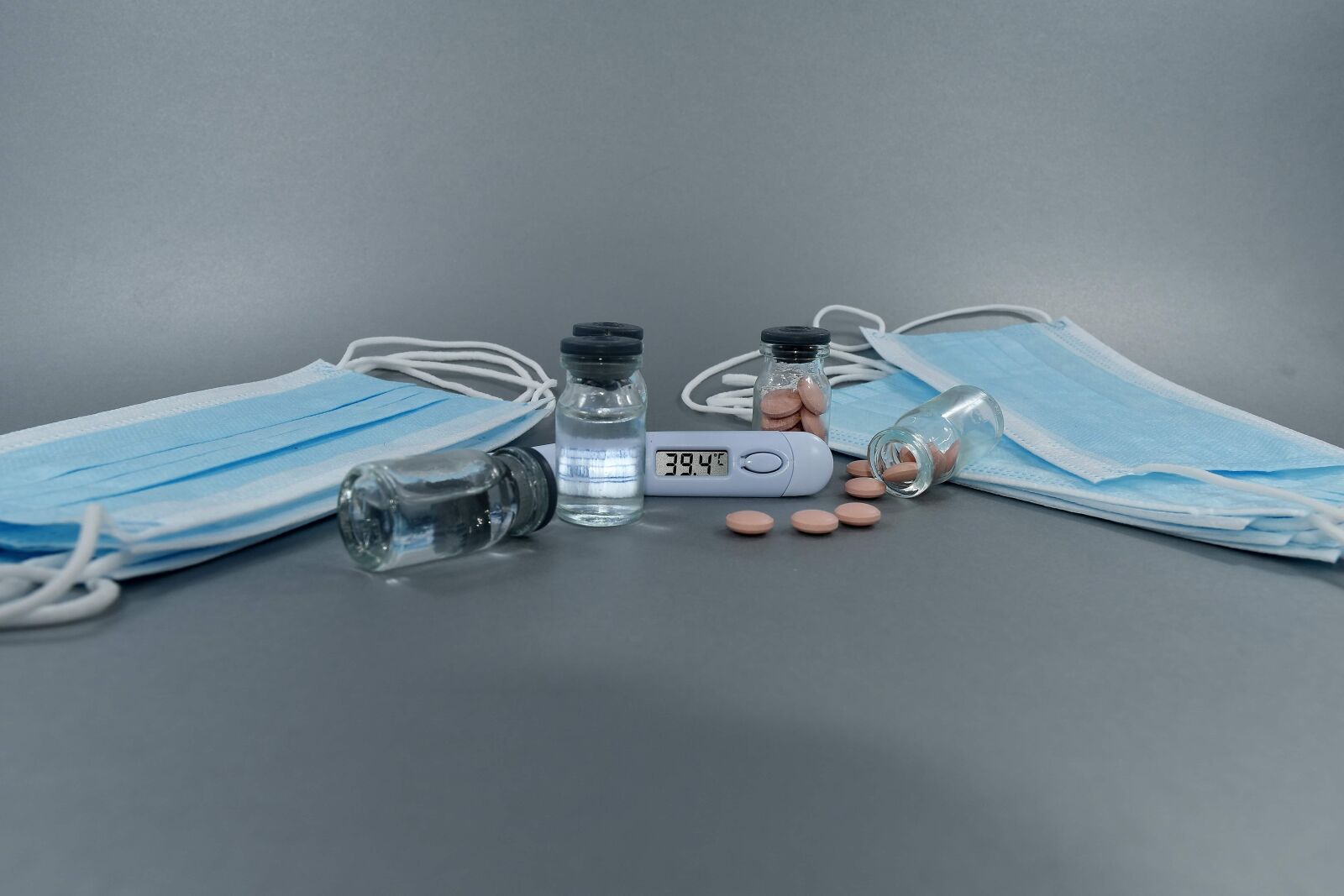 Nikon D5500 sample photo. Diagnosis, face mask, fever photography
