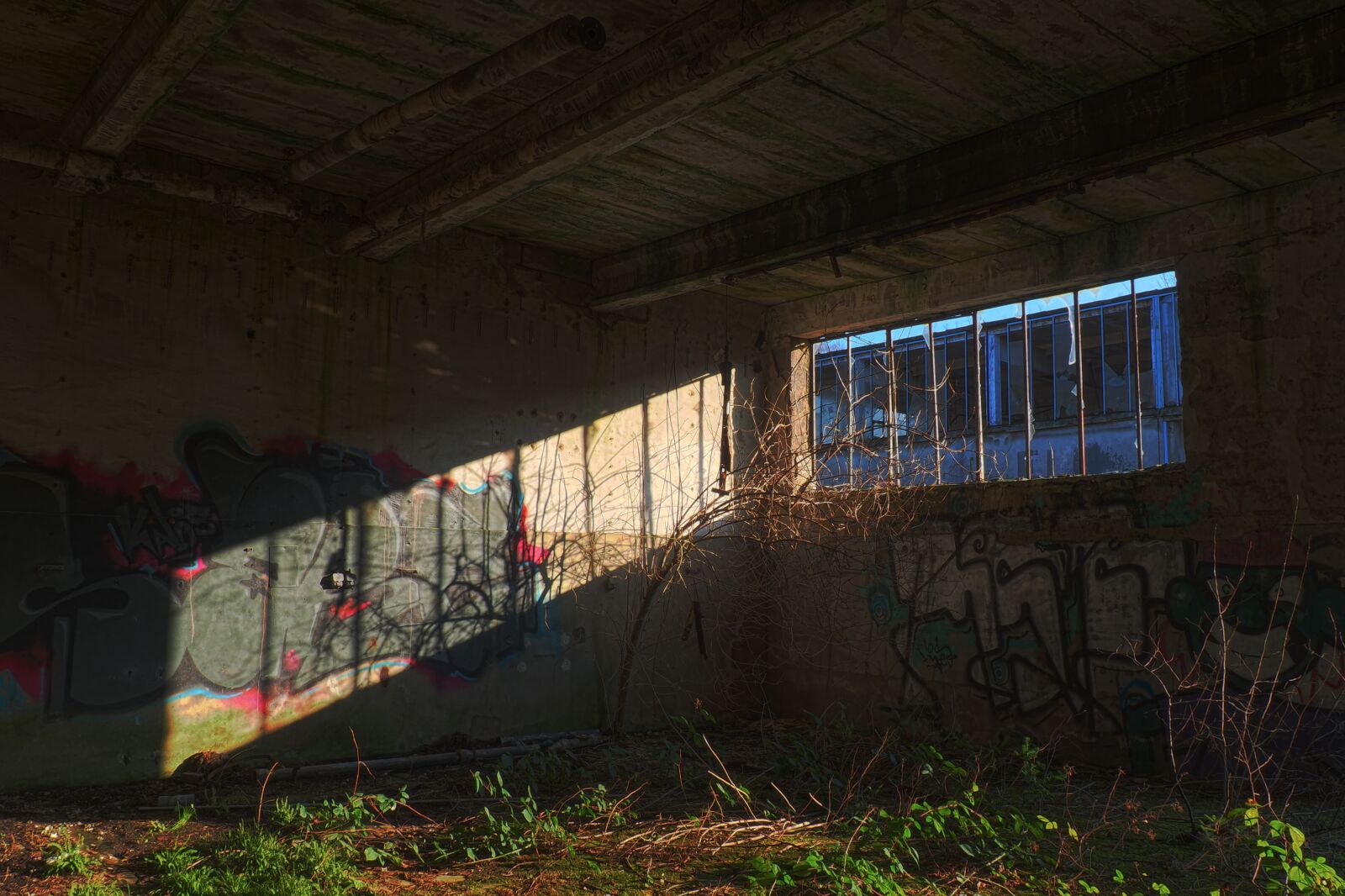 Olympus OM-D E-M10 sample photo. Lost places, building, destroyed photography