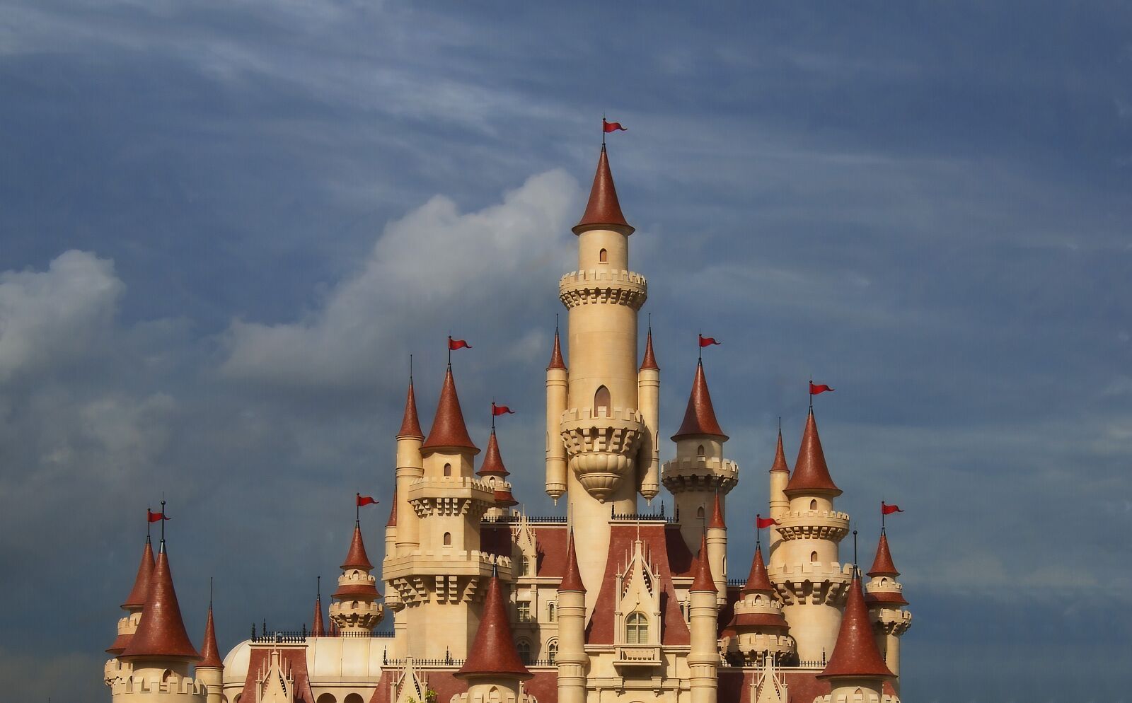 Canon EF-S 17-85mm F4-5.6 IS USM sample photo. Castle, fairytale, tower photography