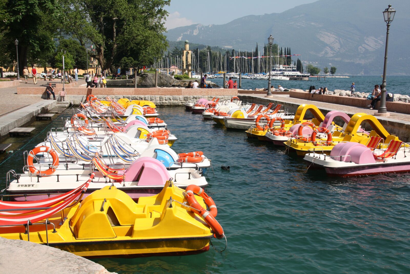 Canon EOS 450D (EOS Rebel XSi / EOS Kiss X2) sample photo. Boat, sea, waters photography