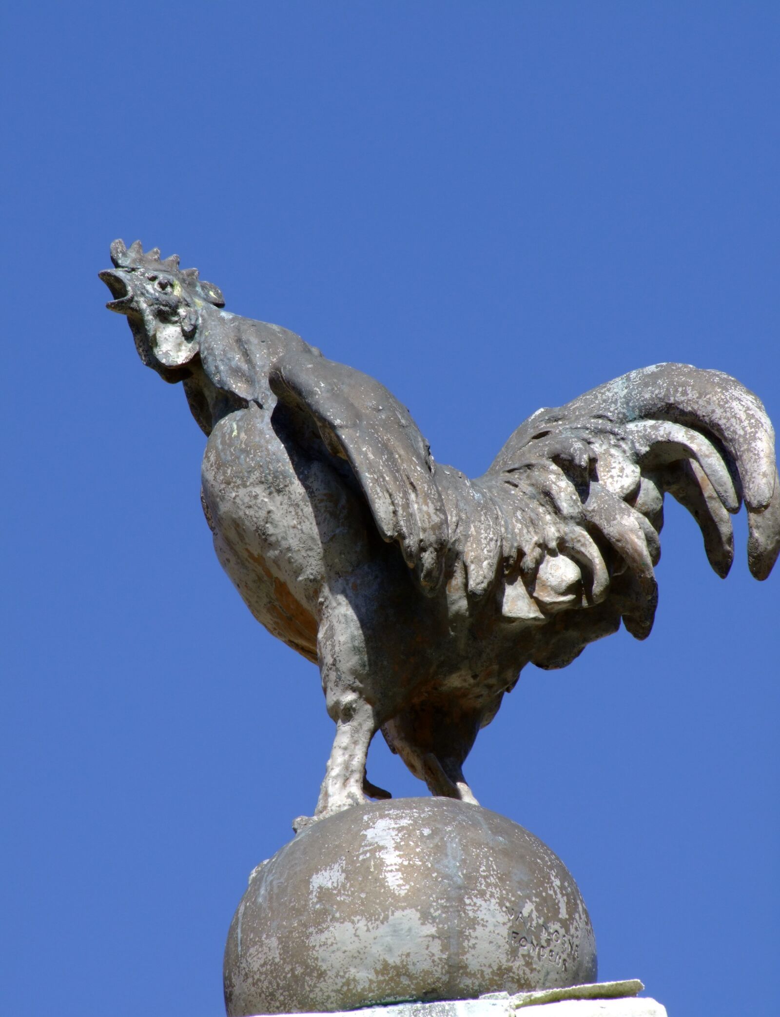 Fujifilm FinePix S100fs sample photo. Rooster, statue, sculpture photography
