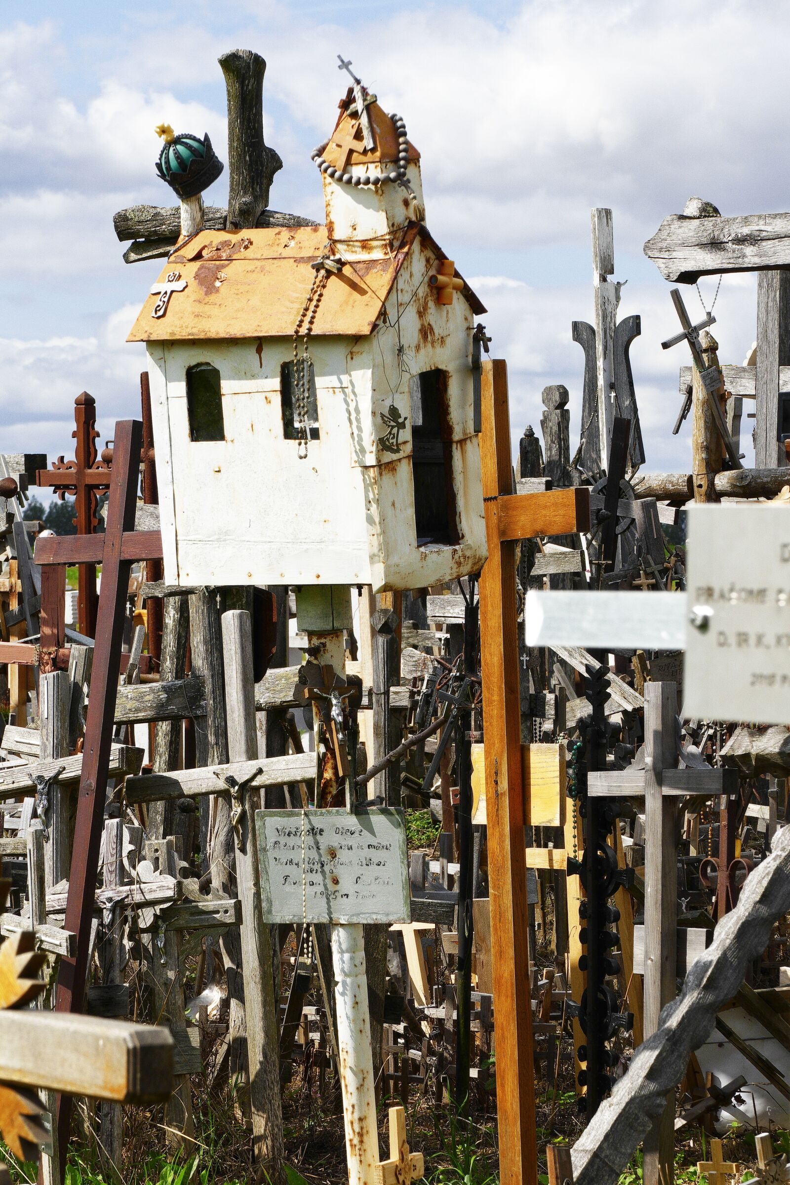 Panasonic Lumix DMC-FZ1000 sample photo. Mountain of crosses, memorial photography