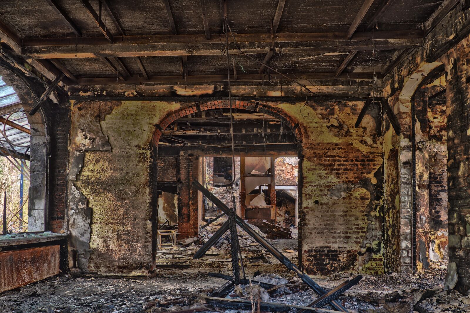 Olympus OM-D E-M10 sample photo. Abandoned, old, architecture photography