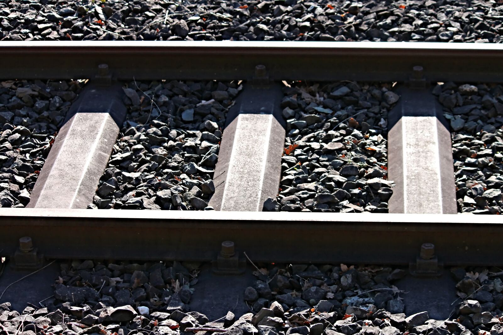 Canon EOS 1100D (EOS Rebel T3 / EOS Kiss X50) sample photo. Gleise, railway, rails photography