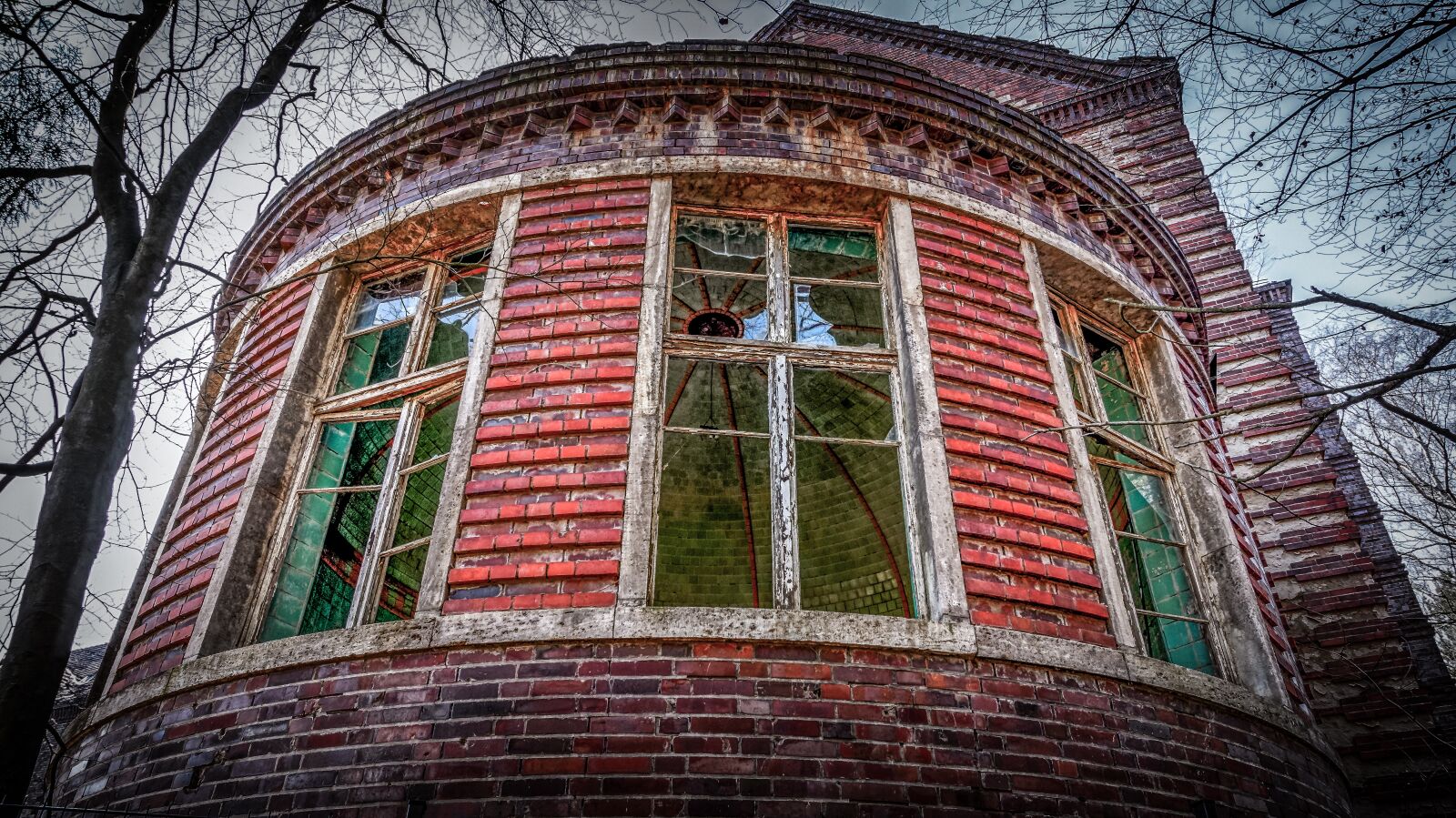 Sony Alpha a5000 (ILCE 5000) sample photo. Architecture, old, window photography