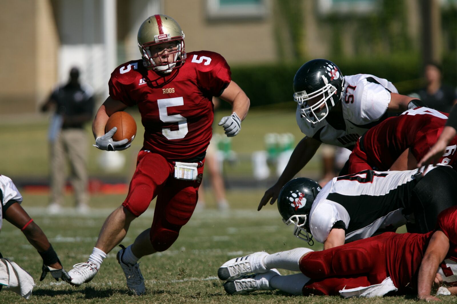 Canon EOS-1D Mark II N sample photo. American football, running back photography