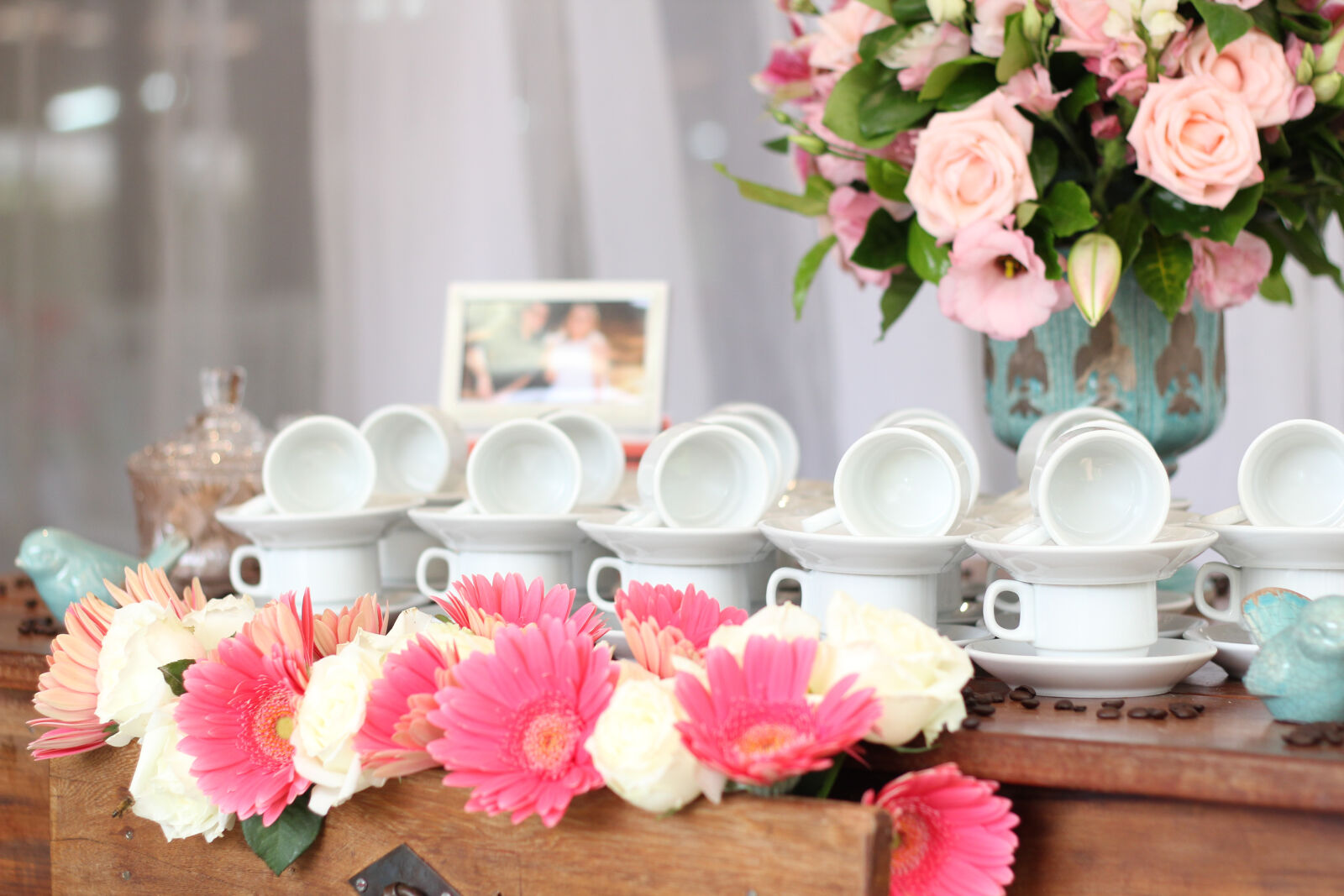 Canon EOS 550D (EOS Rebel T2i / EOS Kiss X4) sample photo. Artificial, flowers, beach, wedding photography