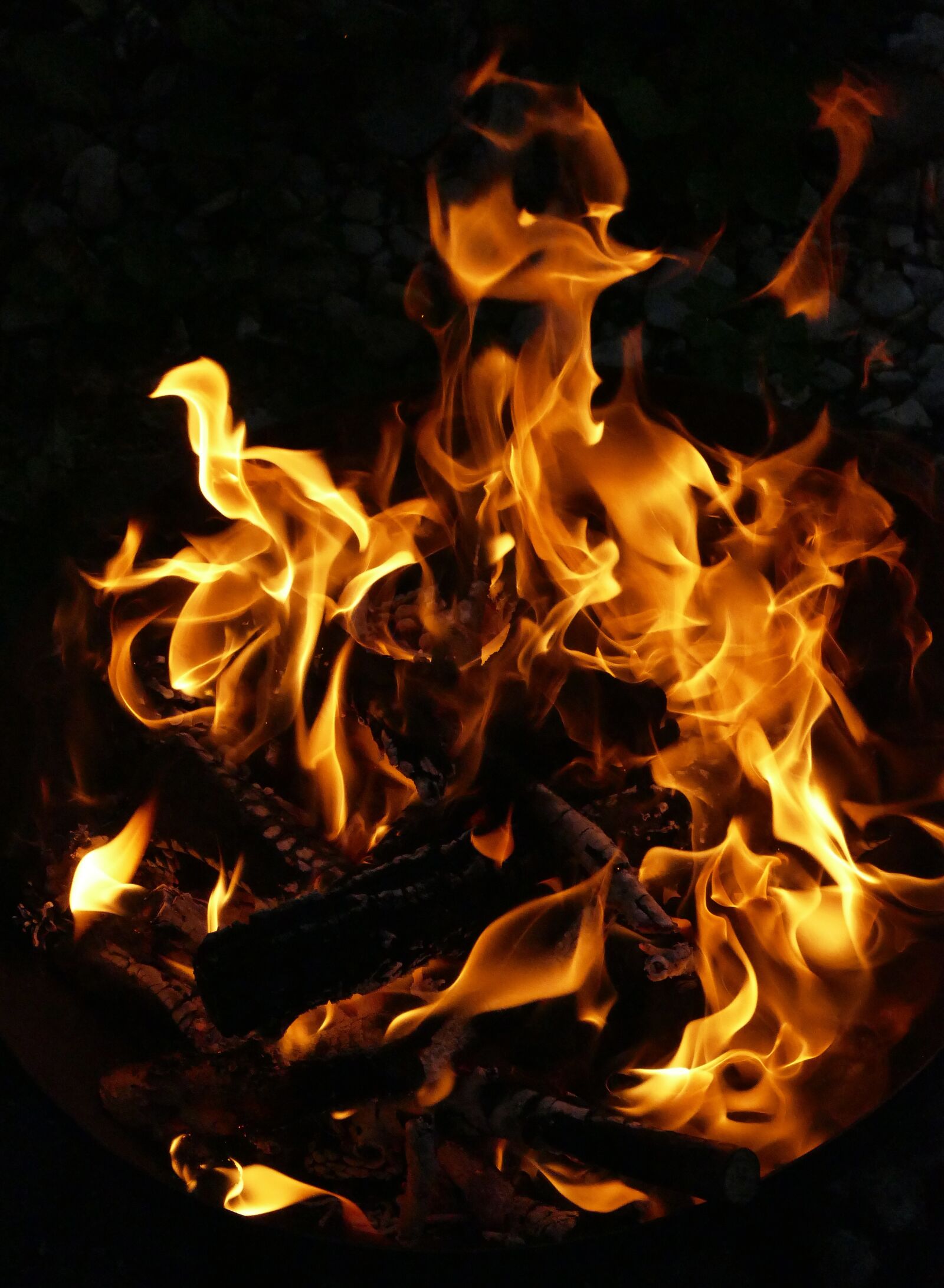 Panasonic Lumix DMC-FZ1000 sample photo. Fire, flame, fire bowl photography