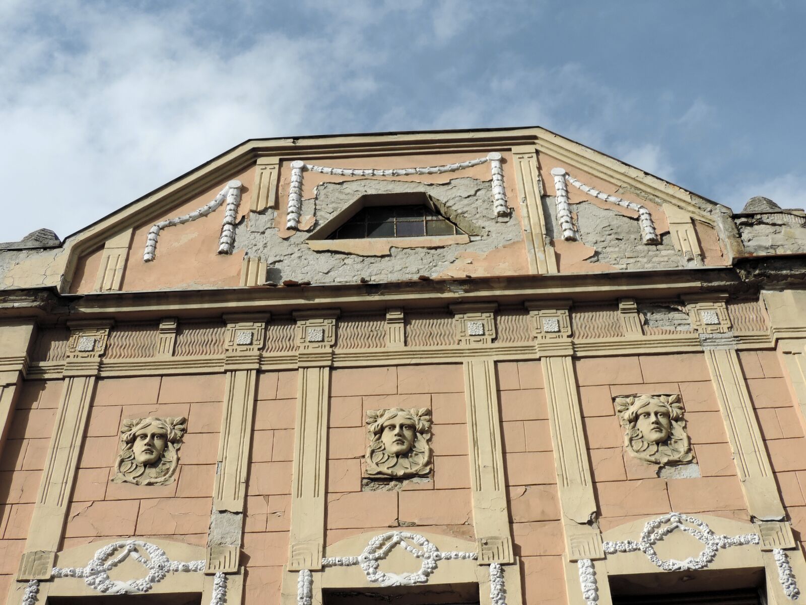 Nikon Coolpix P520 sample photo. Architecture, building, facade, old photography