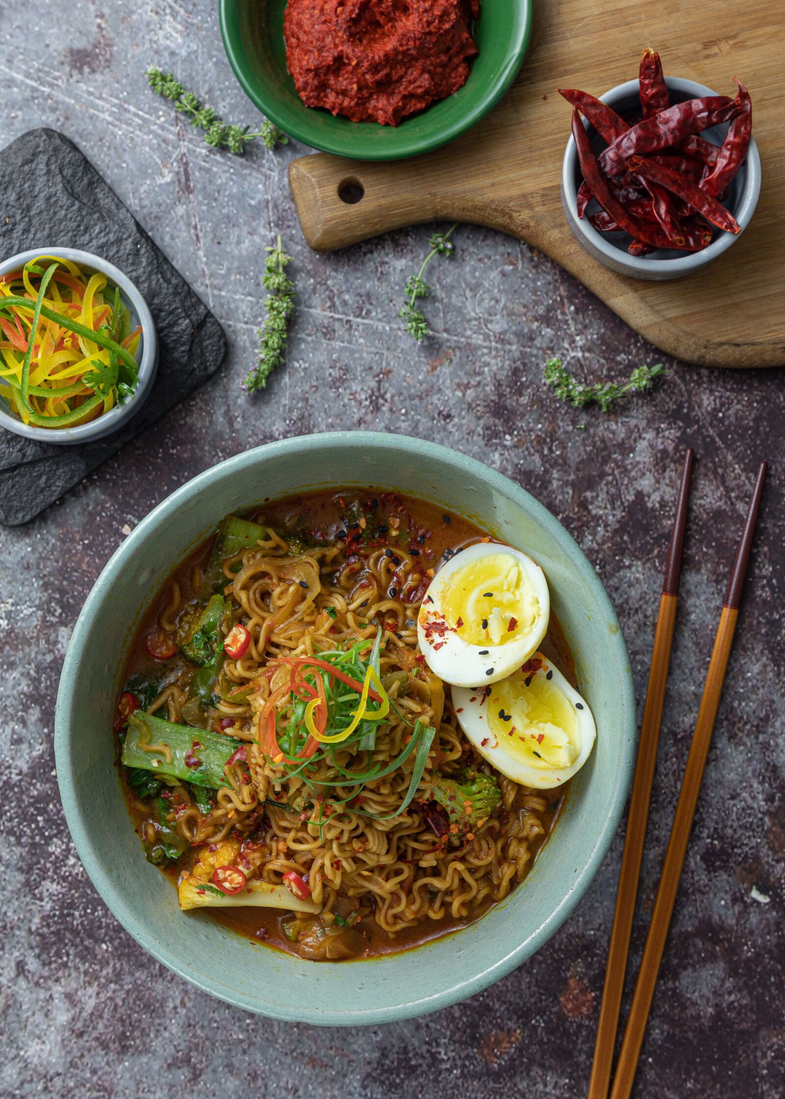 Canon EOS 6D Mark II + Canon EF 24-105mm F4L IS II USM sample photo. Noodles, fry, eat photography