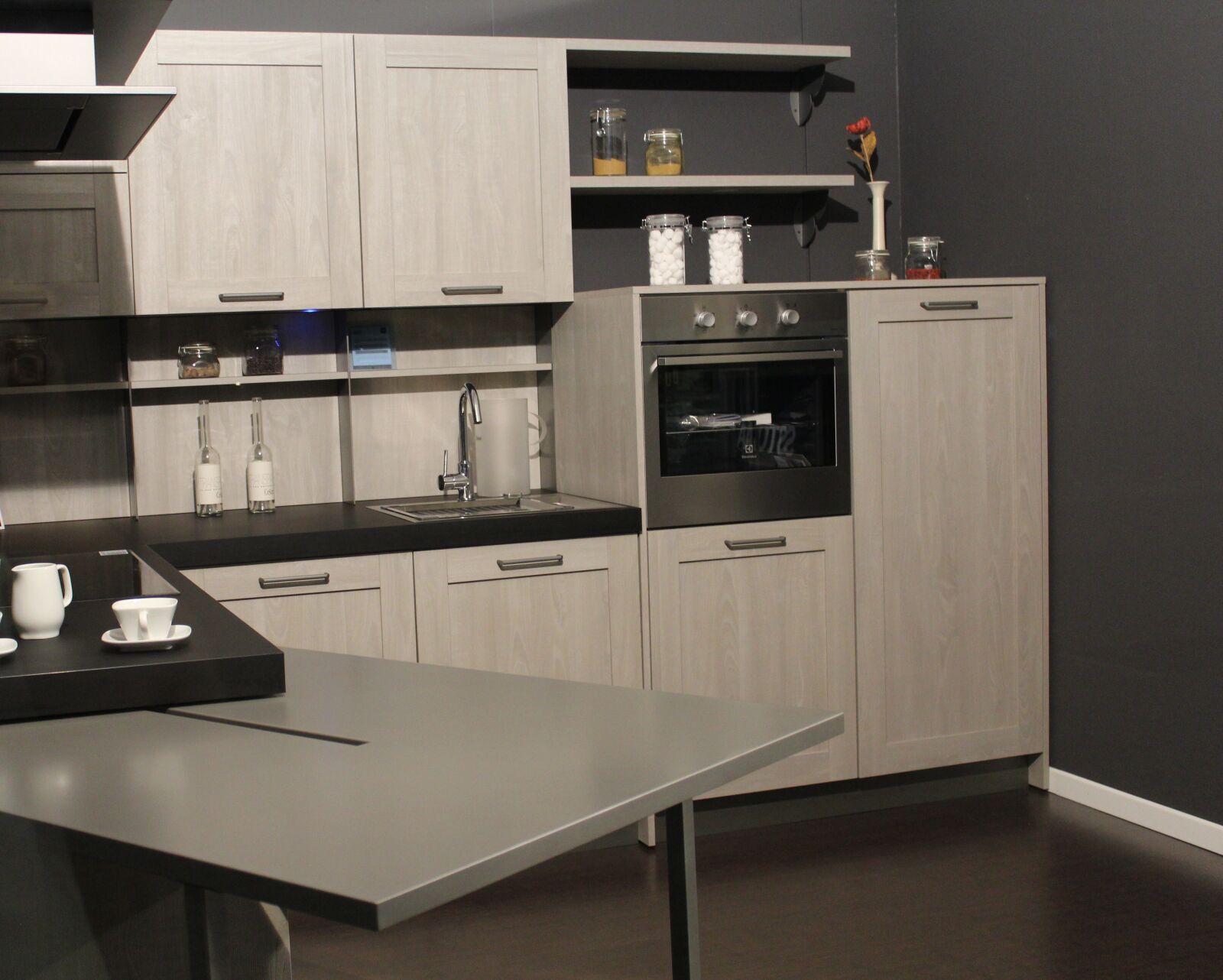 Canon EOS 1200D (EOS Rebel T5 / EOS Kiss X70 / EOS Hi) sample photo. Kitchen, cook, furniture photography