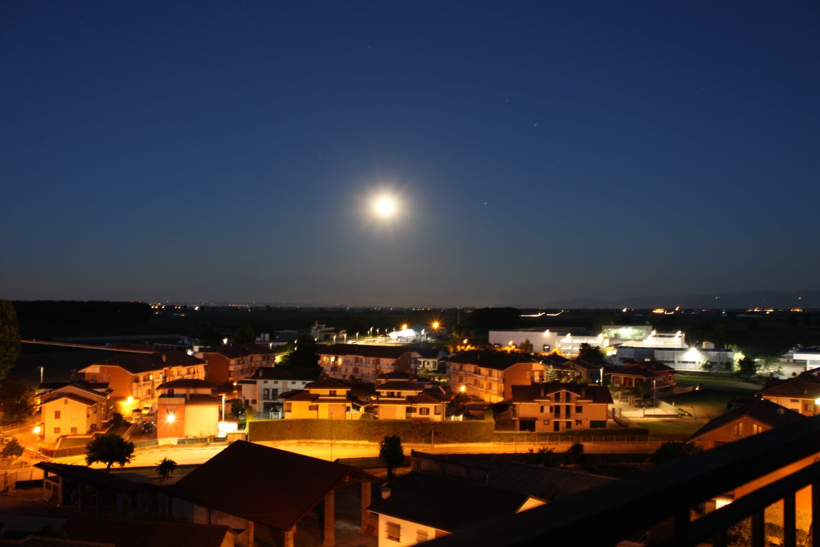Canon EOS 2000D (EOS Rebel T7 / EOS Kiss X90 / EOS 1500D) sample photo. Night, moon, landscape photography
