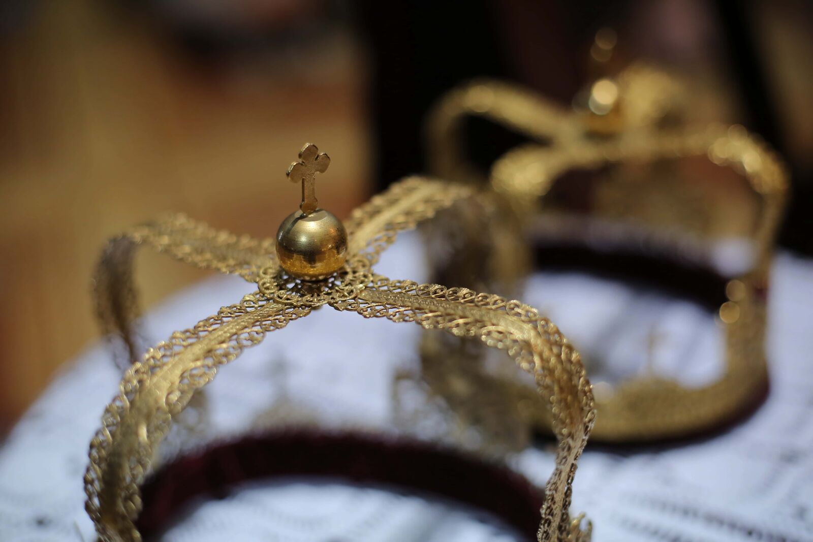Canon EF 50mm F1.4 USM sample photo. Crown, gold, cross, detail photography