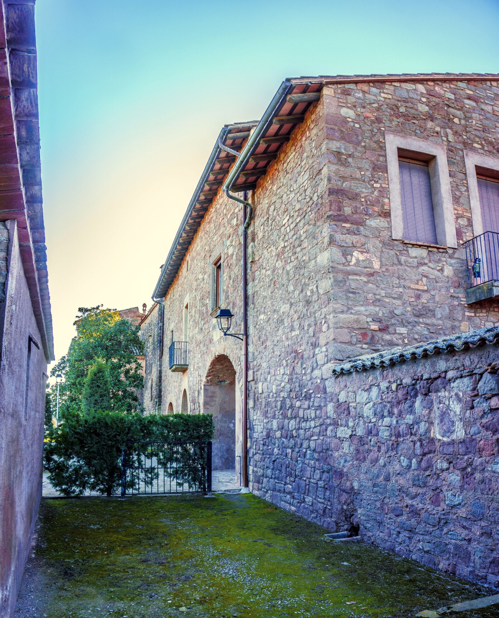 Sony E 16-50mm F3.5-5.6 PZ OSS sample photo. Casa rustica, rural village photography