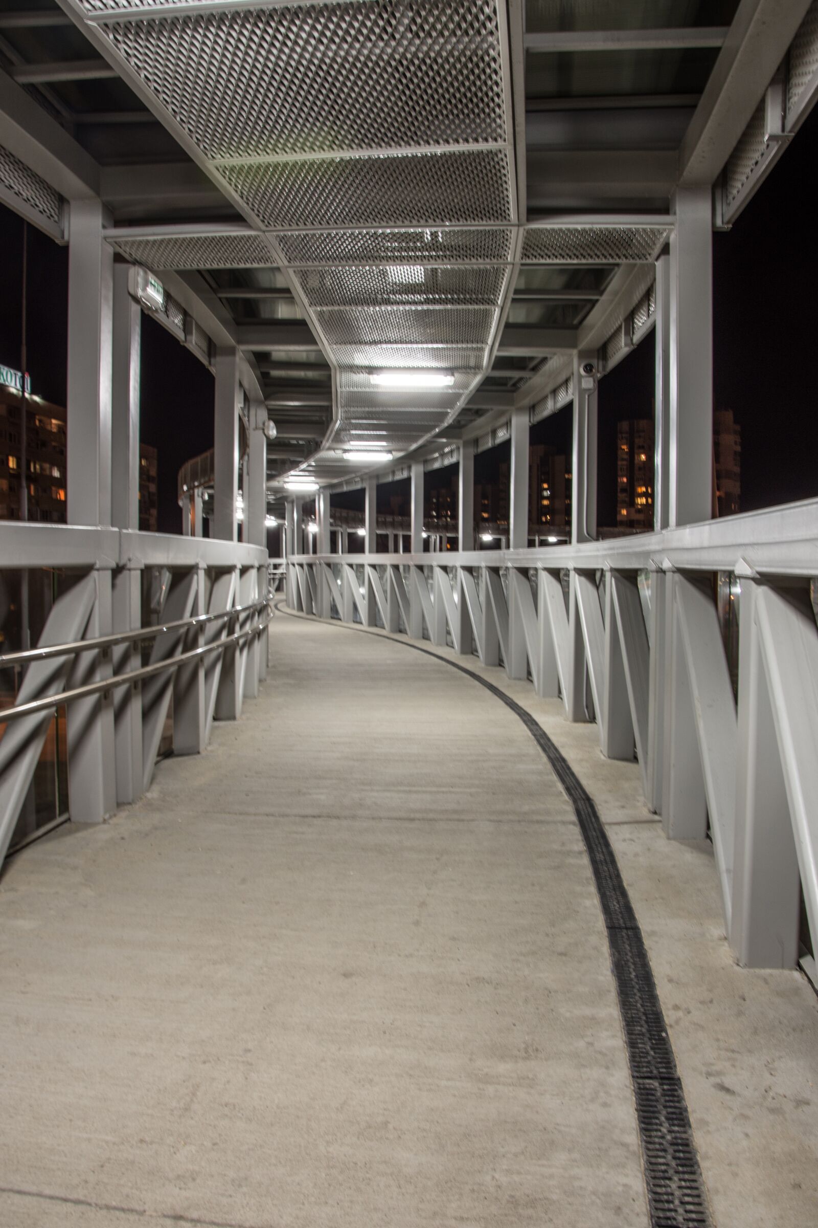 Nikon D7200 sample photo. Urban, walk, people photography