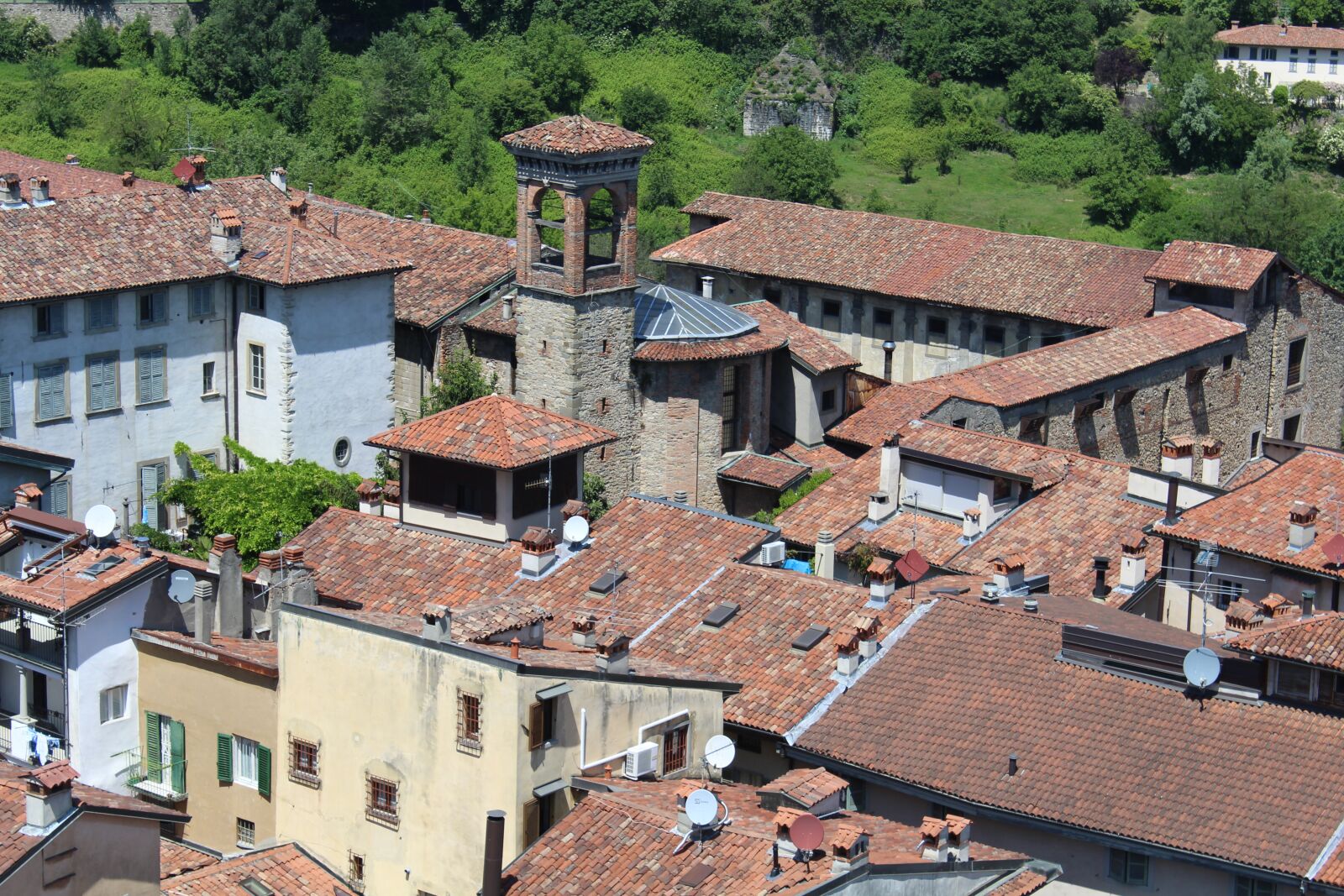 Canon EOS 1200D (EOS Rebel T5 / EOS Kiss X70 / EOS Hi) sample photo. Bergamo, high city, historical photography