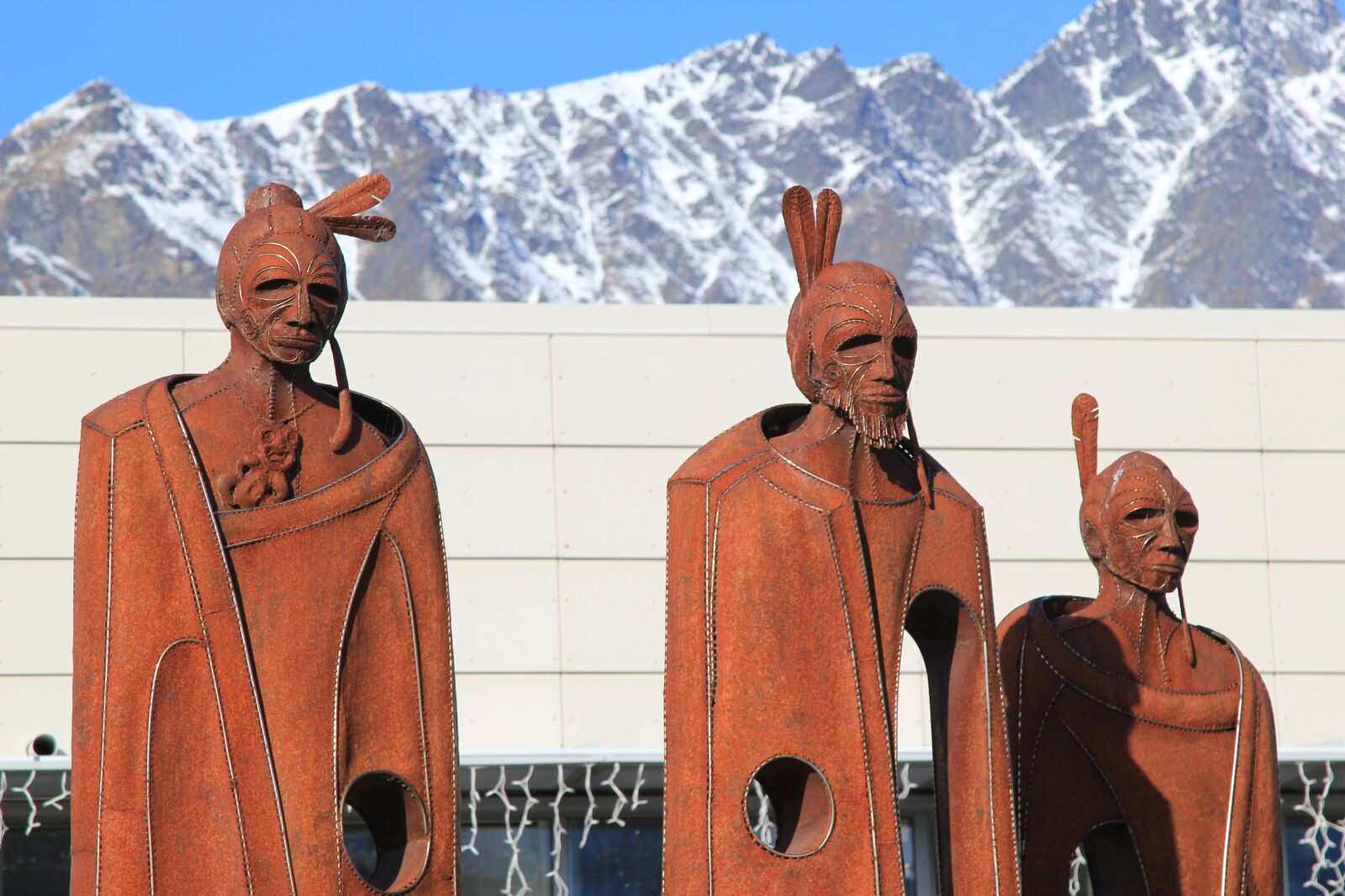 Canon EOS 550D (EOS Rebel T2i / EOS Kiss X4) sample photo. Mountains, snow, statues photography