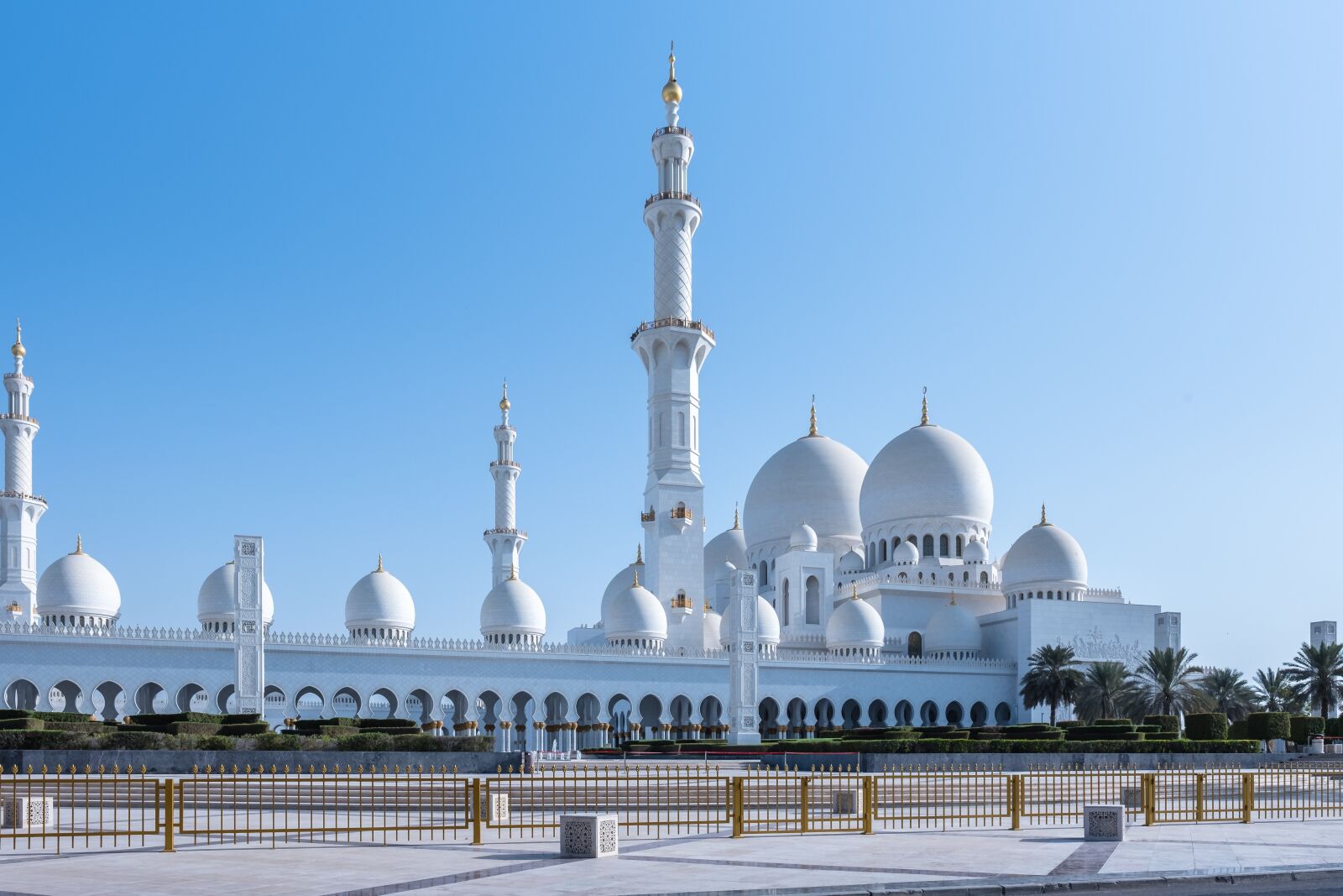 Fujifilm X-T2 + Fujifilm XF 16mm F1.4 R WR sample photo. Abu-dhabi, mosque, sheik photography