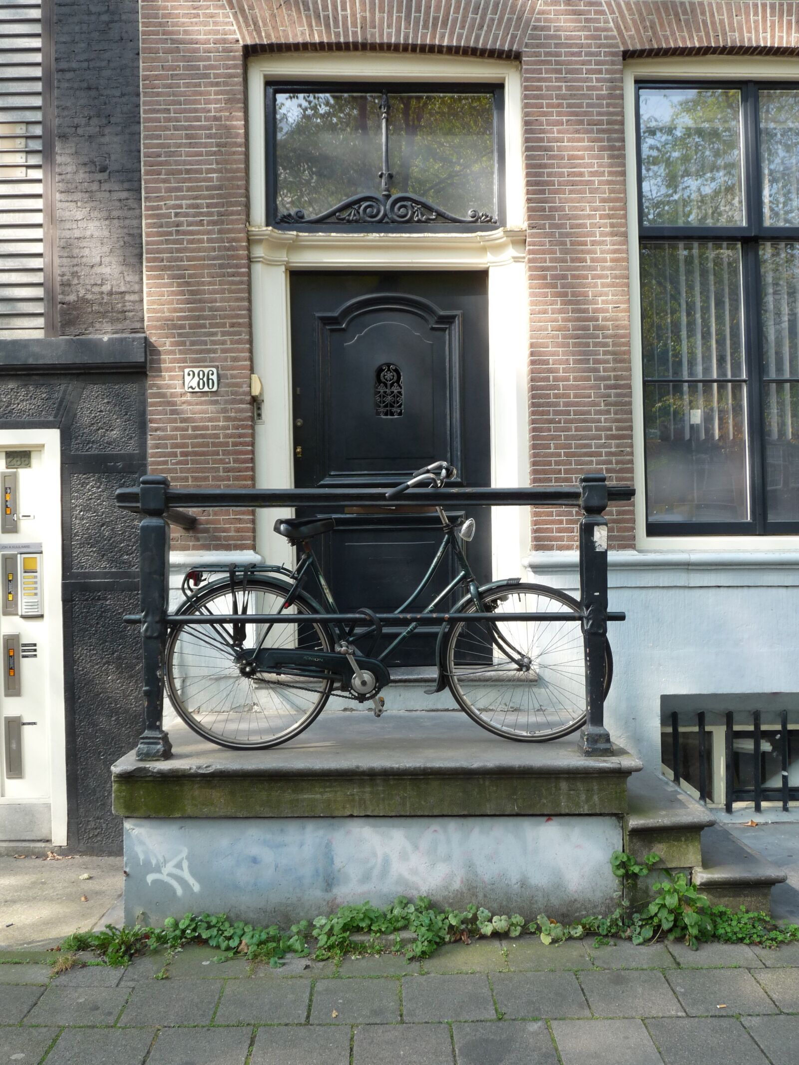 Panasonic Lumix DMC-FZ28 sample photo. Bike, front door, input photography