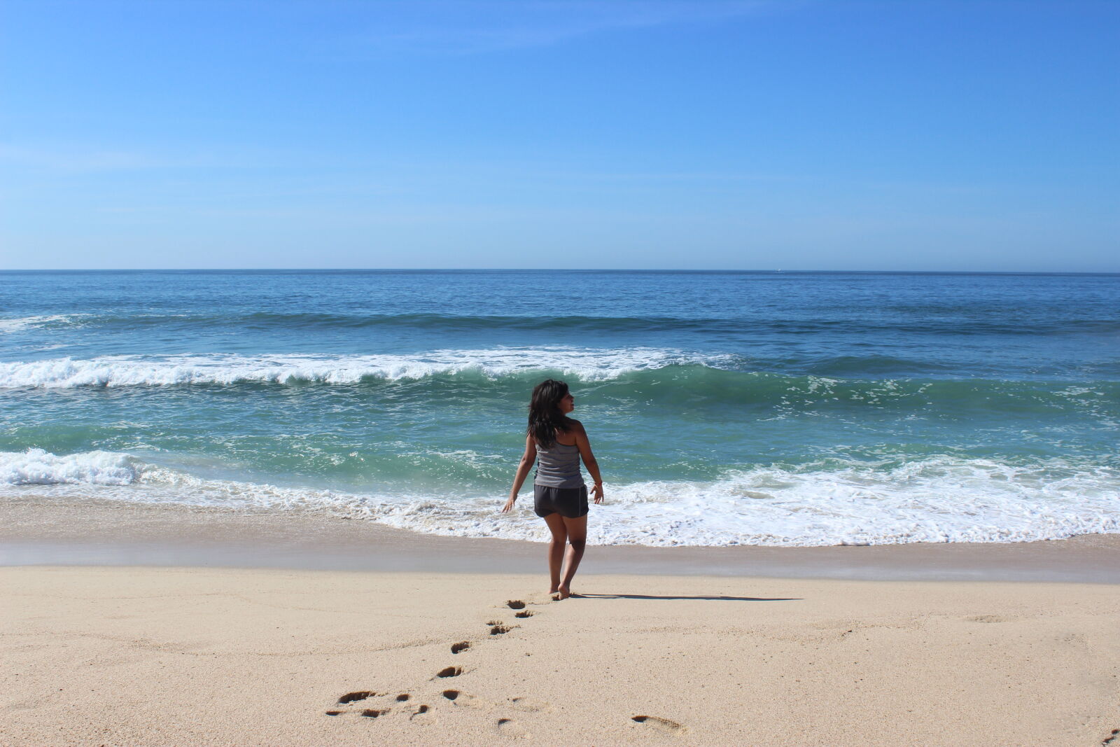 Canon EOS 600D (Rebel EOS T3i / EOS Kiss X5) sample photo. Beach, girl, sun photography