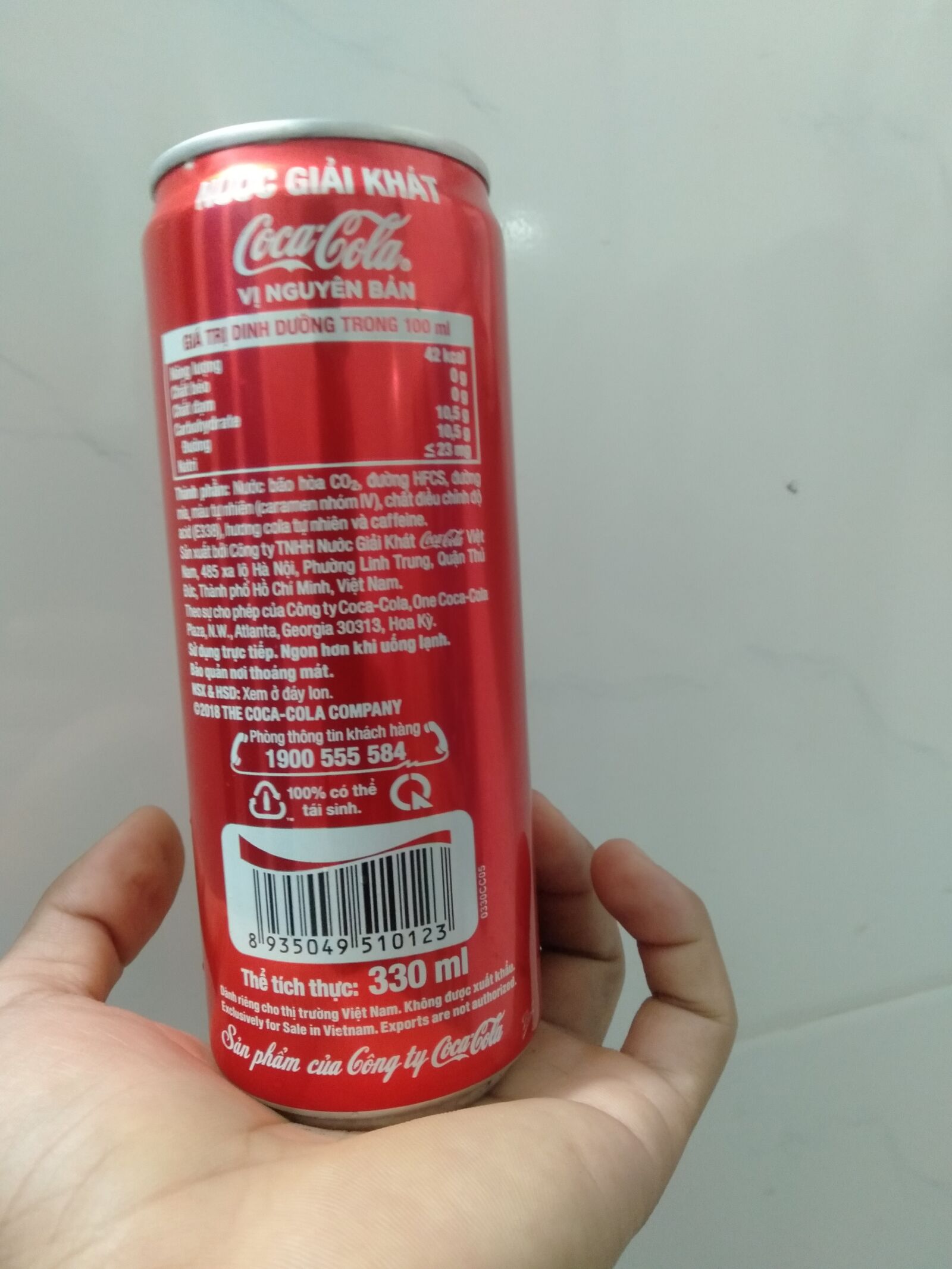 OPPO A7 sample photo. Cocacola, soft drink, can photography