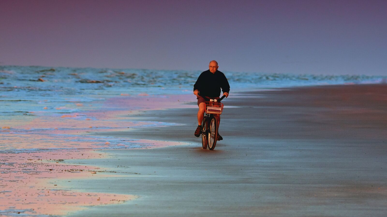 Nikon D7200 sample photo. Cyclist, beach, morning photography