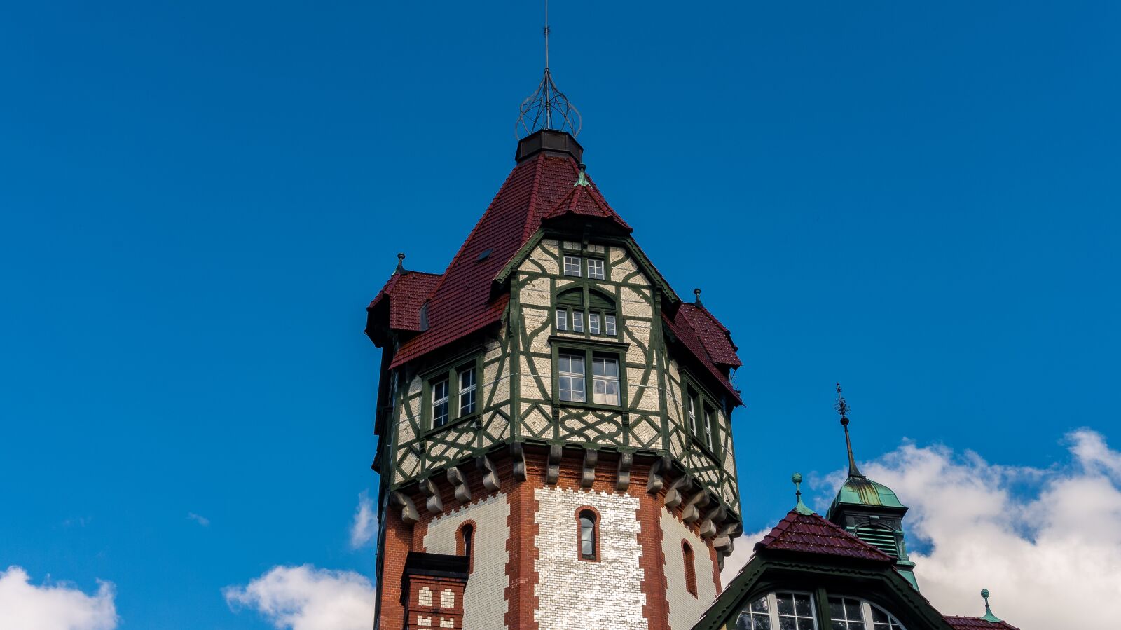 Sony Alpha a5000 (ILCE 5000) sample photo. Tower, old, truss photography