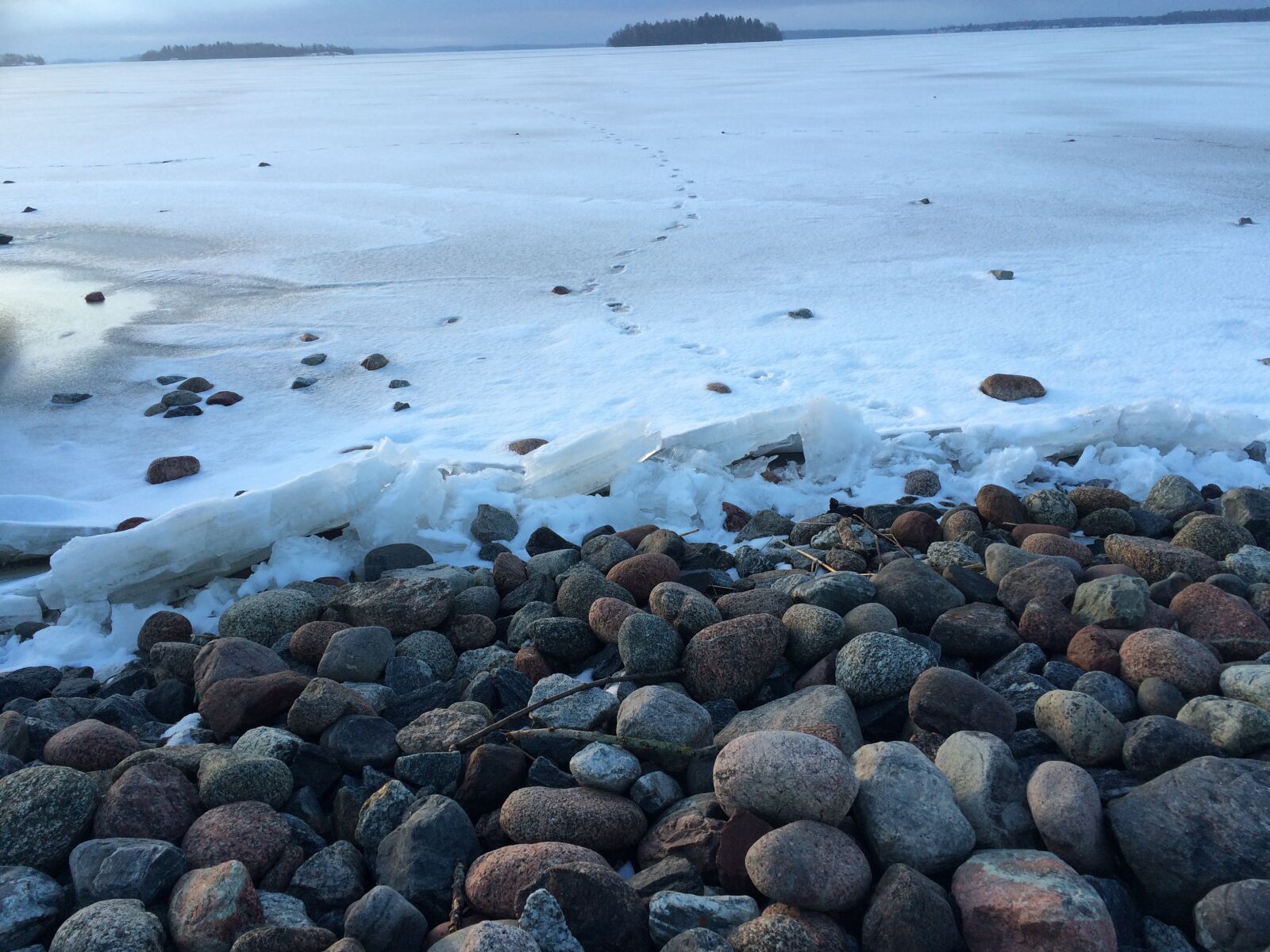 iPhone 5s back camera 4.15mm f/2.2 sample photo. Beach, stone, lake m photography
