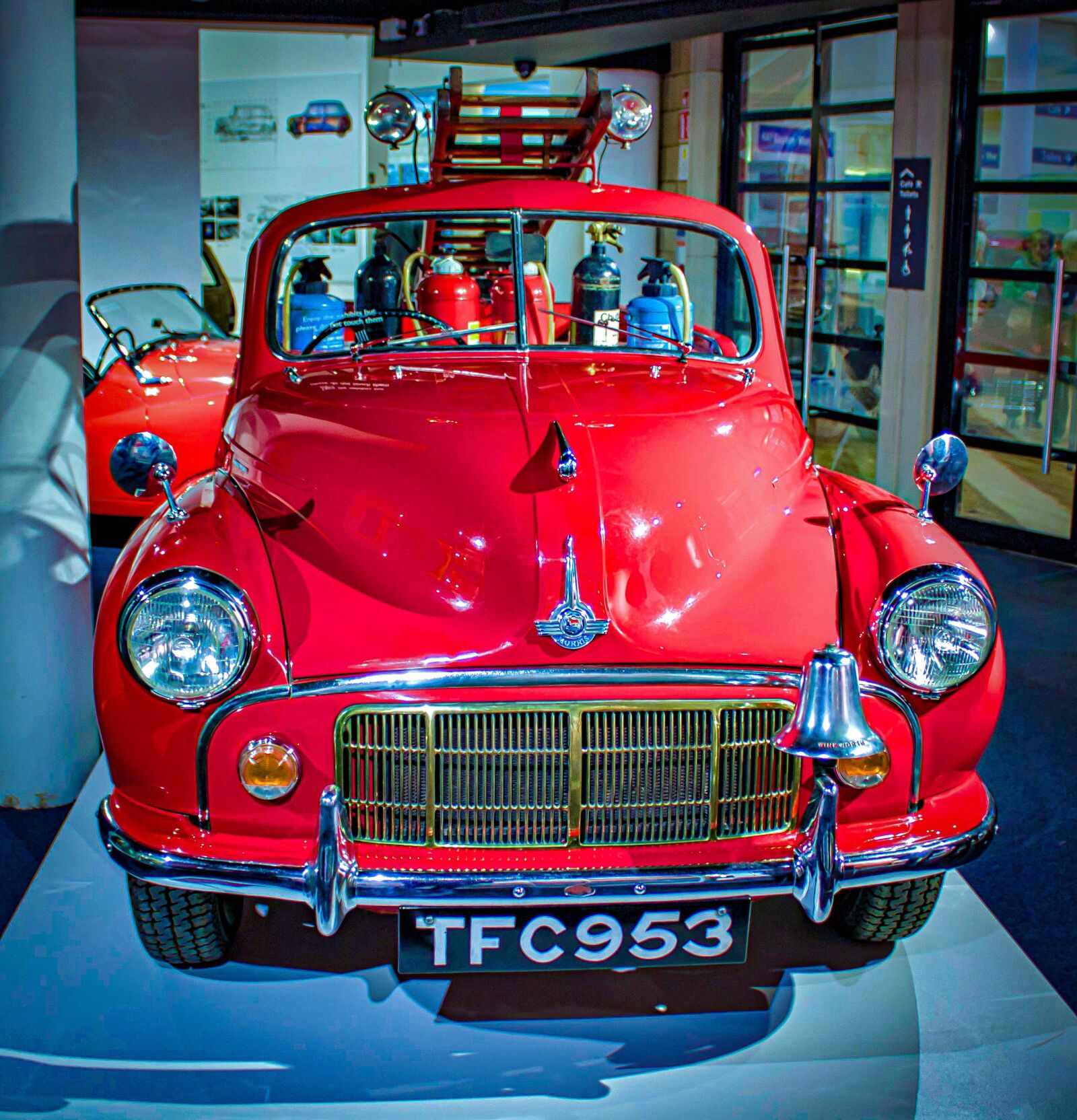 Canon EOS 1300D (EOS Rebel T6 / EOS Kiss X80) sample photo. Morris minor, classic car photography
