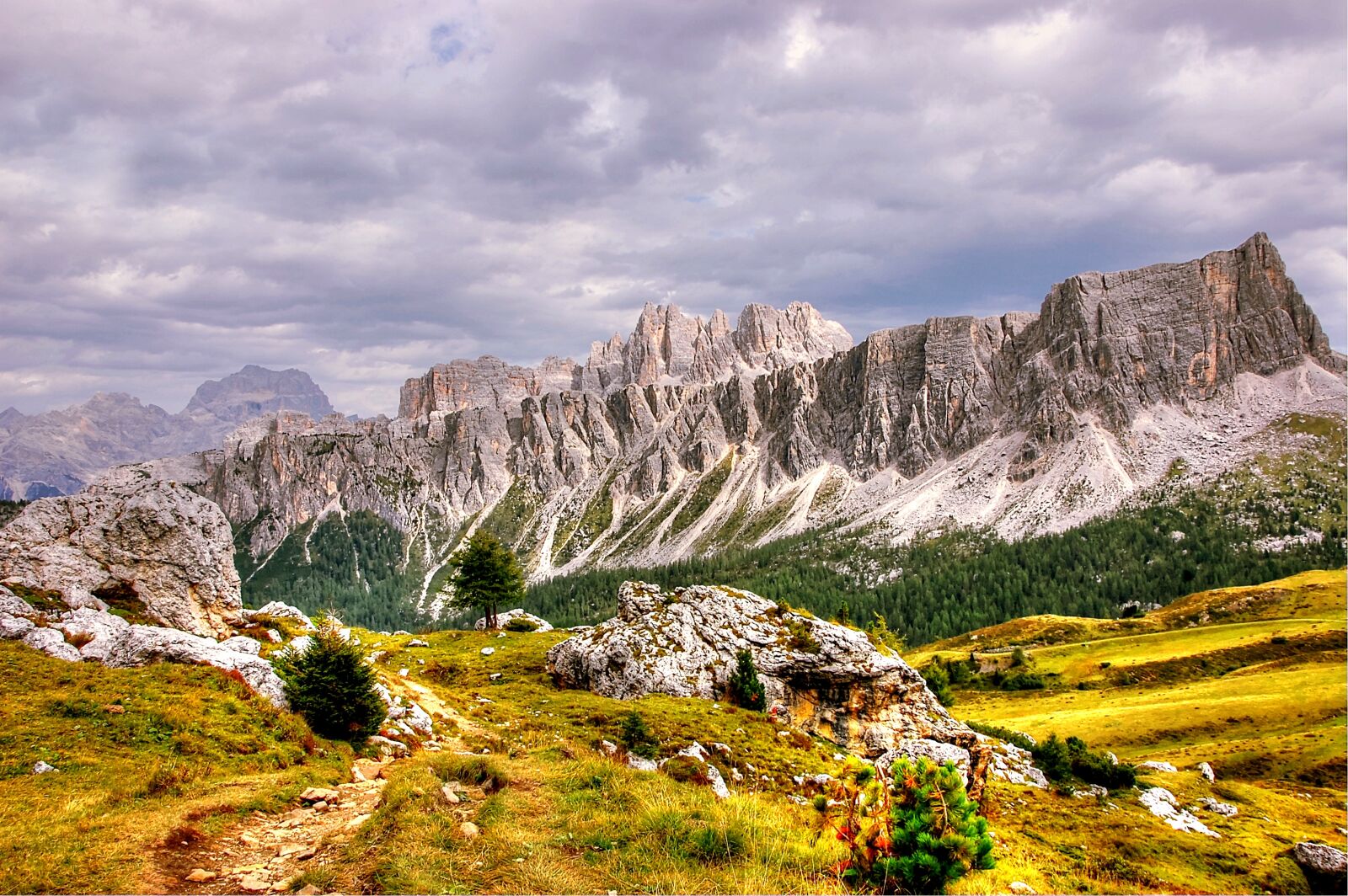 Nikon D40 sample photo. Croda da lago, dolomites photography