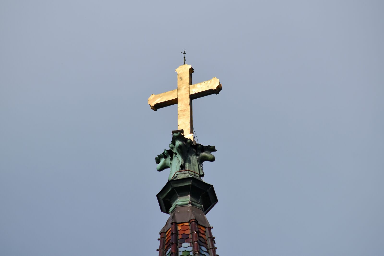 Nikon D5500 sample photo. Cross, gold, religion, architecture photography