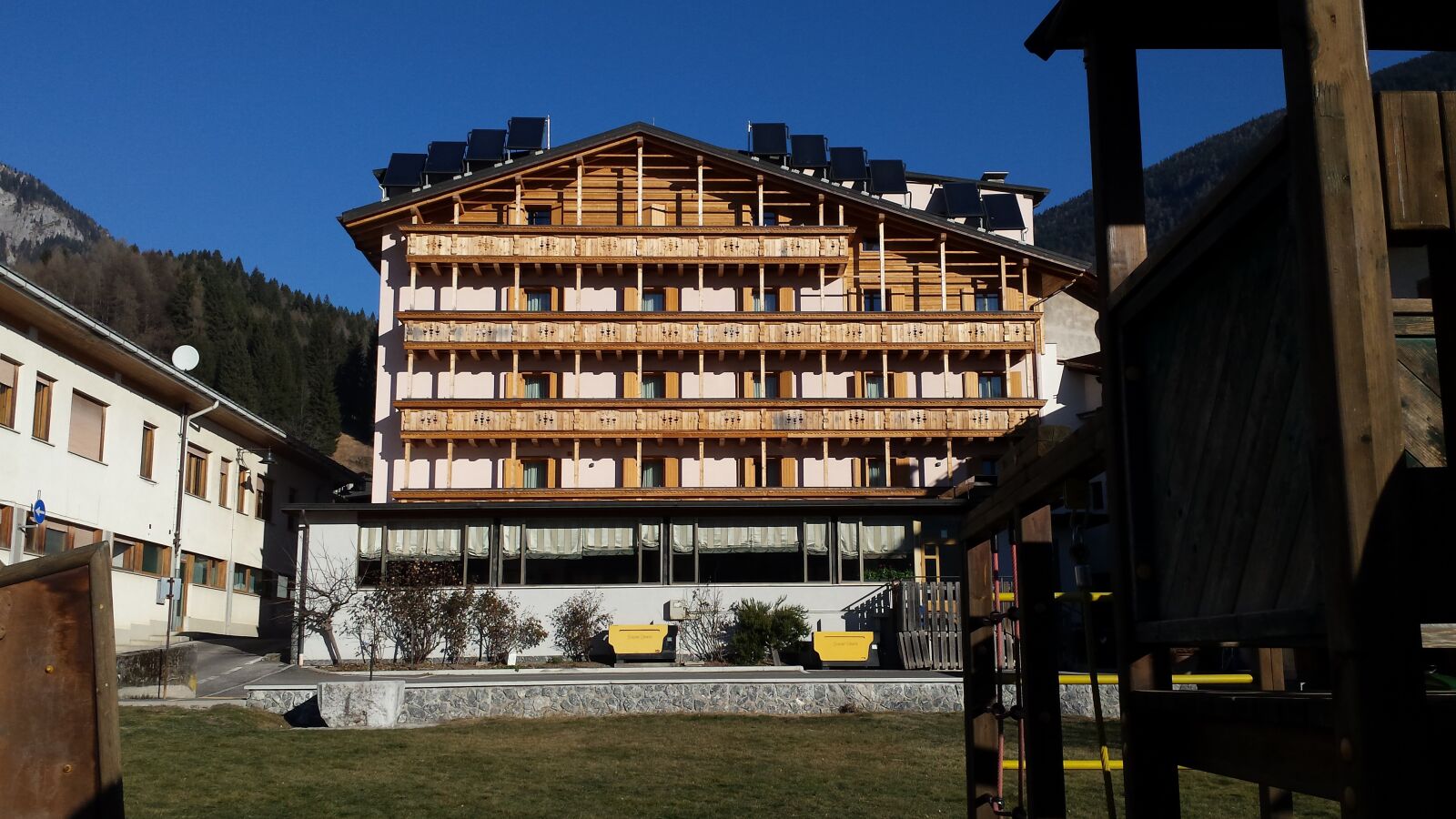 Samsung Galaxy S4 sample photo. Hotel, mountain, alps photography