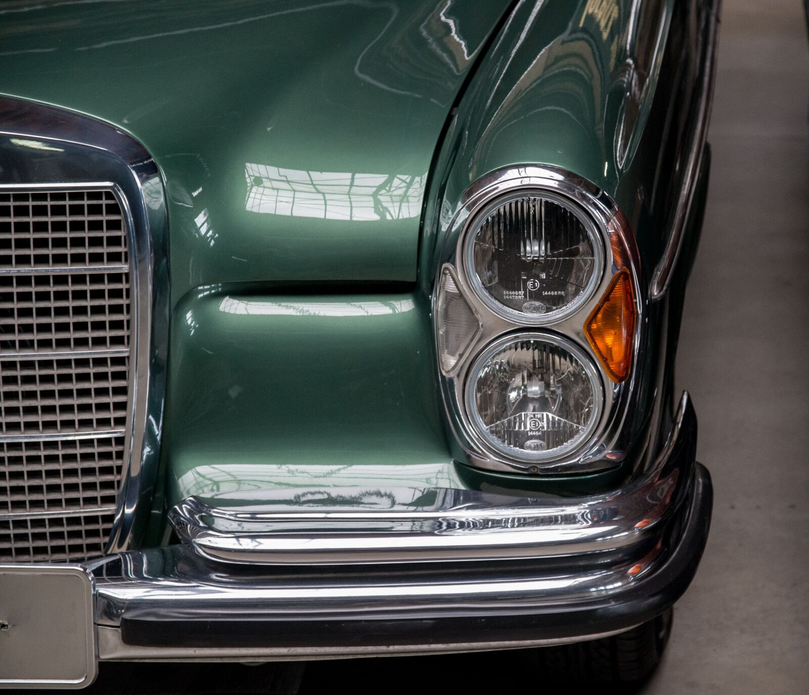 Pentax K-50 sample photo. Auto, spotlight, mercedes photography