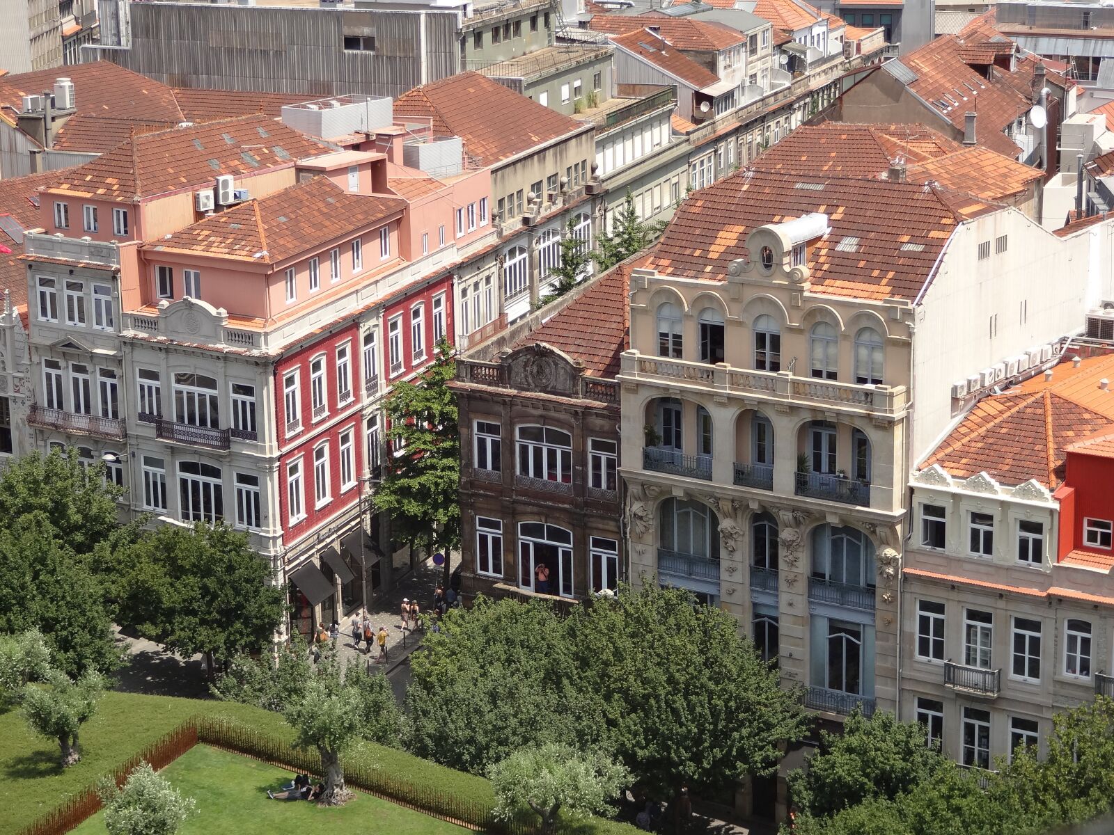 Sony DSC-WX100 sample photo. Porto, houses, greens photography