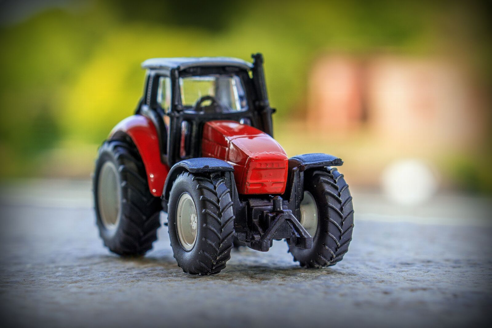 E 50mm F1.8 OSS sample photo. Tractor, miniature, toys photography