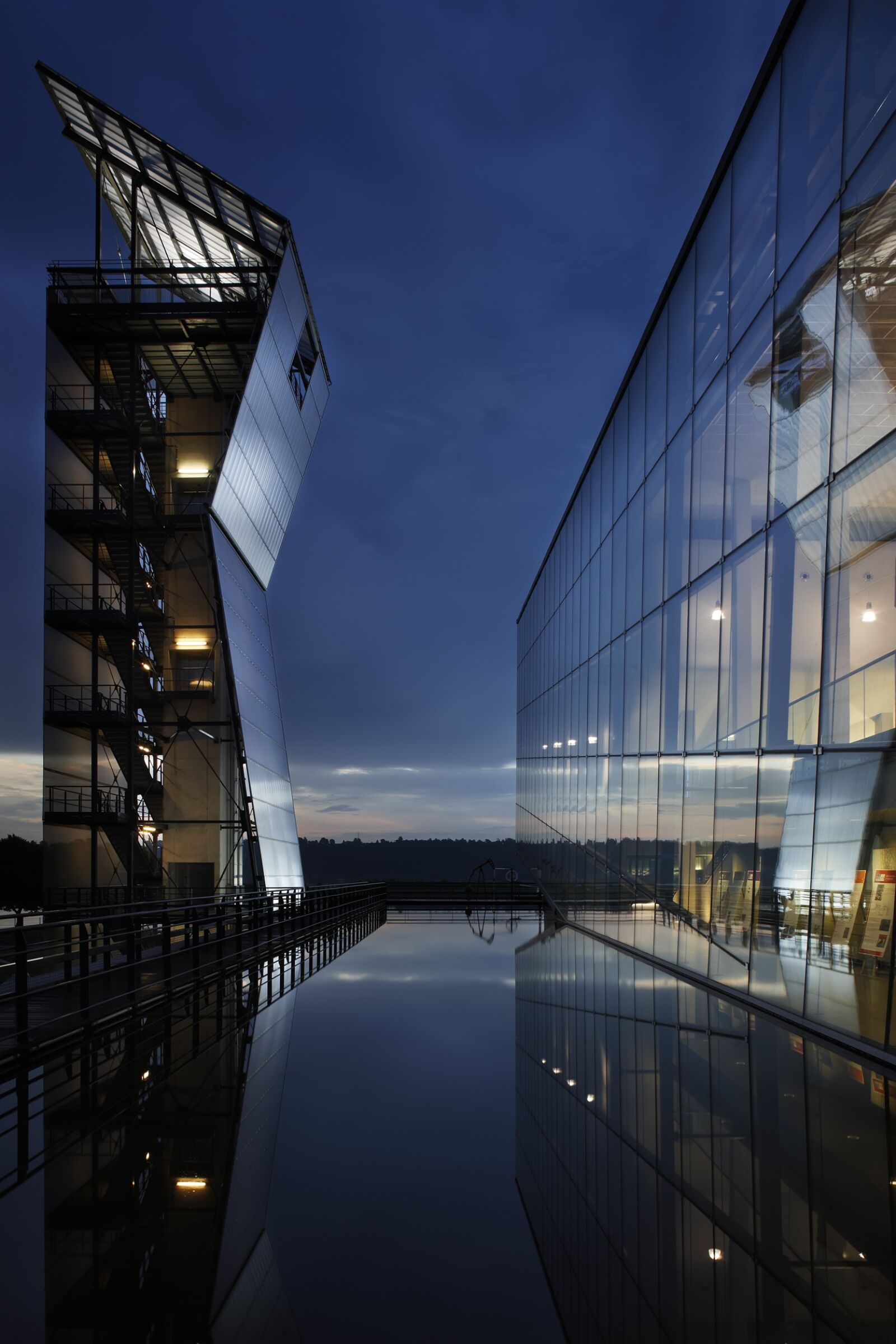 Canon EOS-1Ds Mark III sample photo. Glass, architecture, water photography