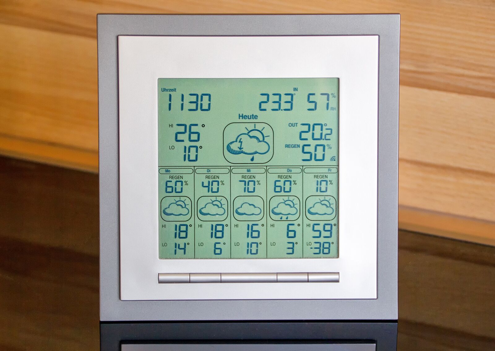 Canon EOS 60D sample photo. Weather, weather forecast, information photography