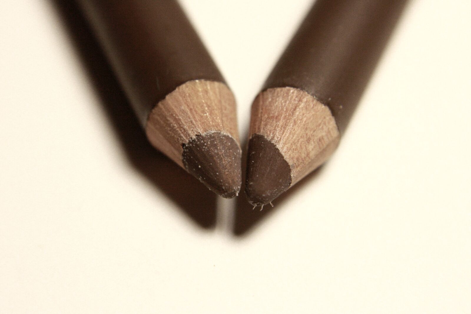f/3.5-5.6 IS sample photo. Brown, color, crayon, detail photography