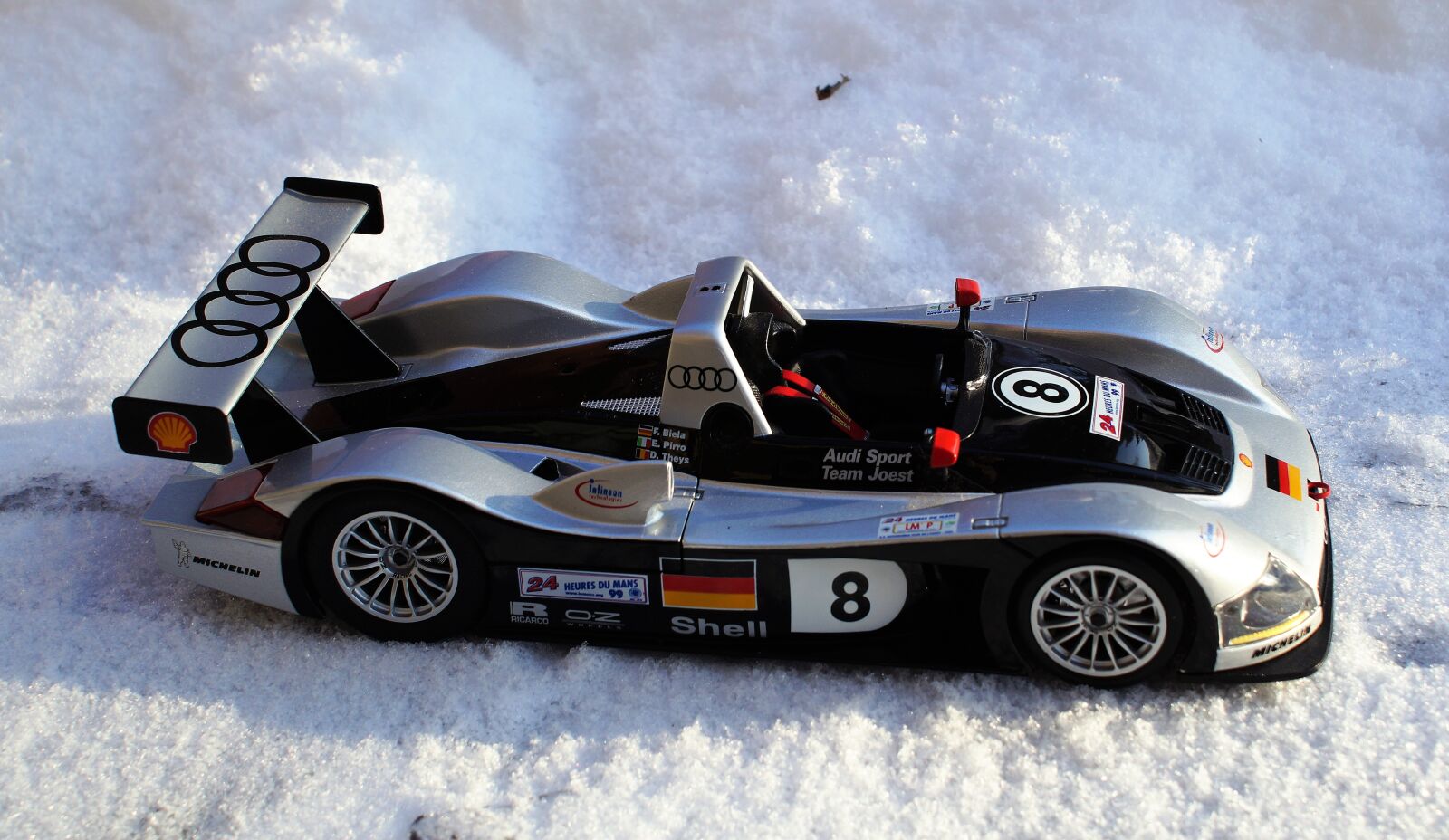 Sony DT 18-70mm F3.5-5.6 sample photo. Model car, audi, r8r photography