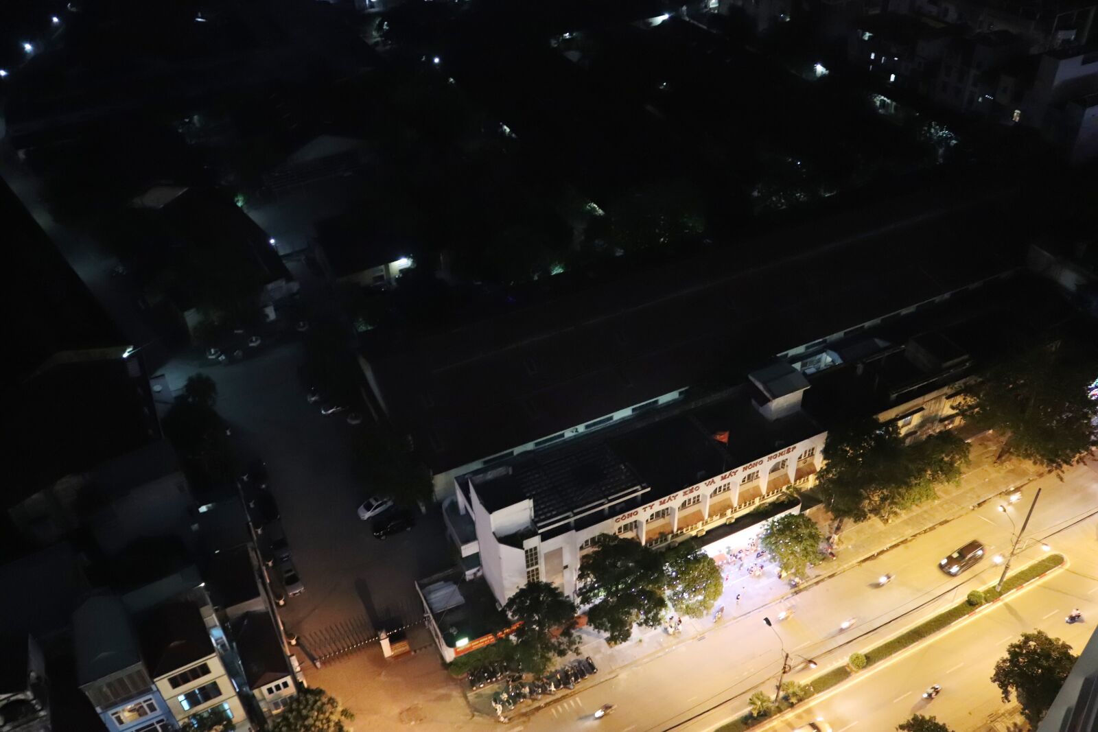 Canon EOS 77D (EOS 9000D / EOS 770D) + Canon EF-S 18-55mm F3.5-5.6 IS STM sample photo. Hanoi, summer night, samsora photography