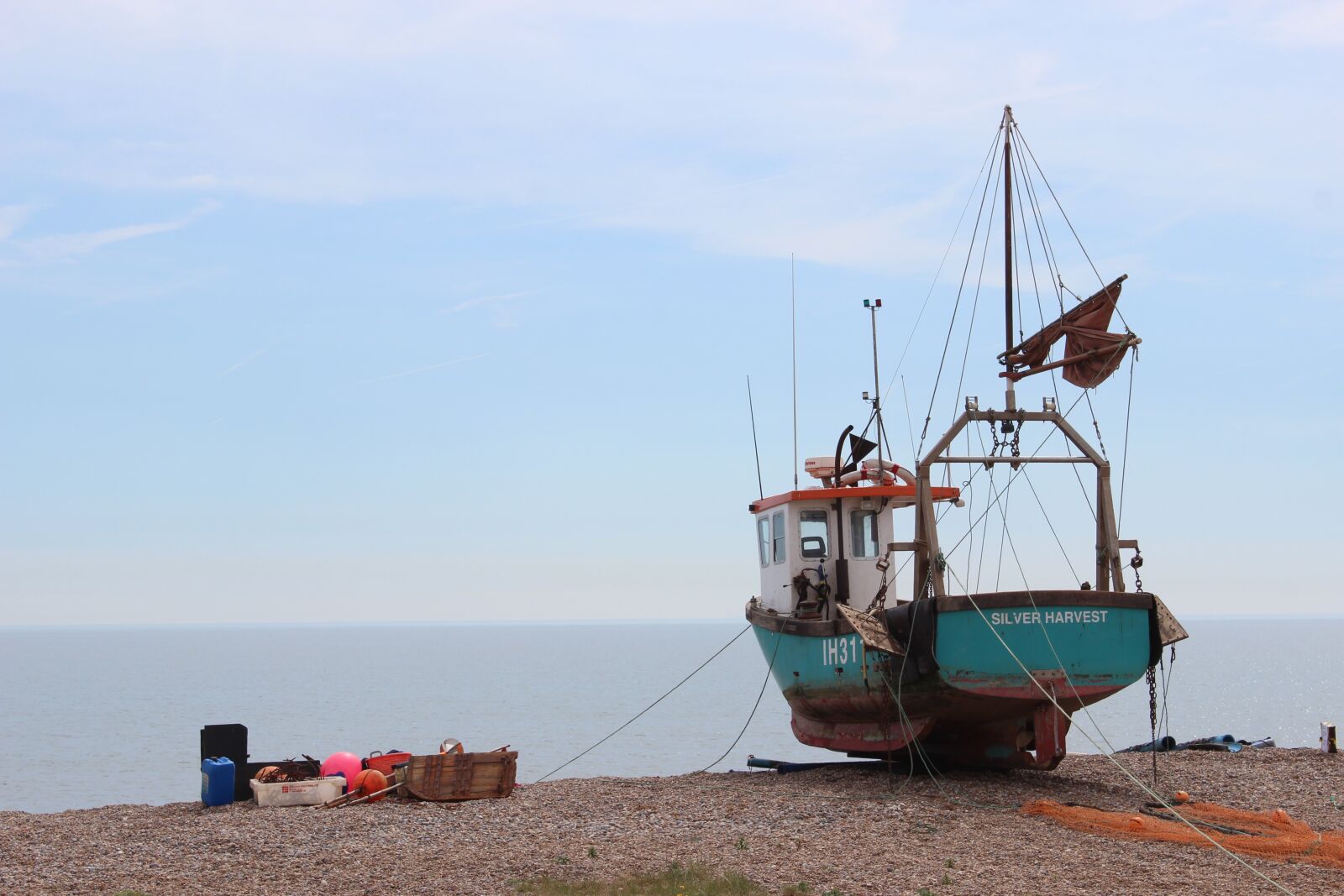 Canon EOS 600D (Rebel EOS T3i / EOS Kiss X5) sample photo. Boat, beach, sea photography