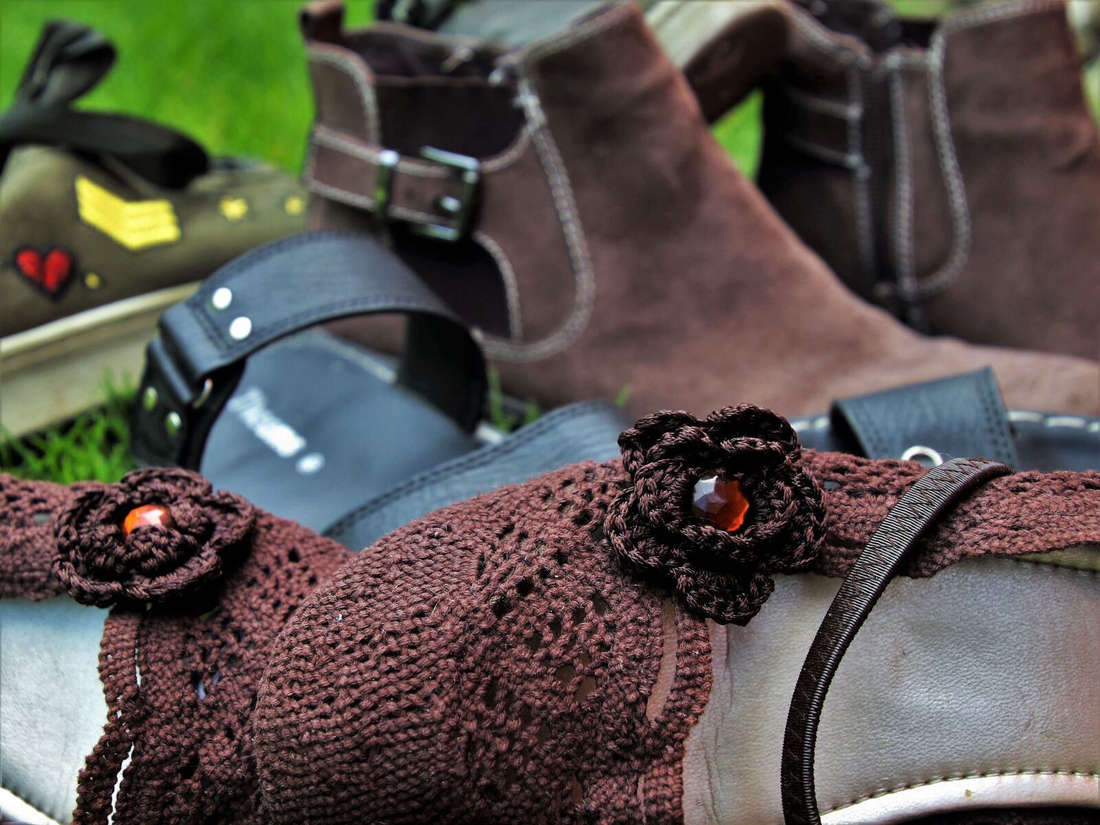 Canon EOS 80D sample photo. Old shoes, footwear, sneakers photography