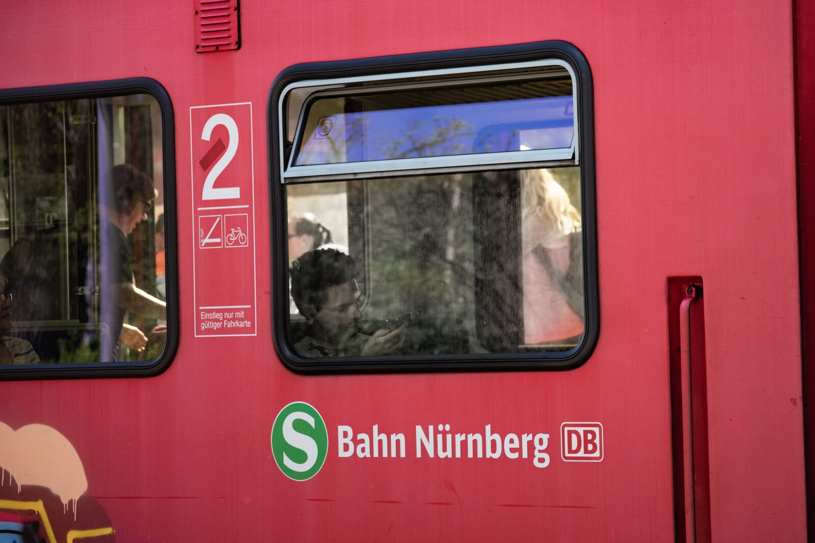 Nikon D3400 sample photo. Station, train, travel photography