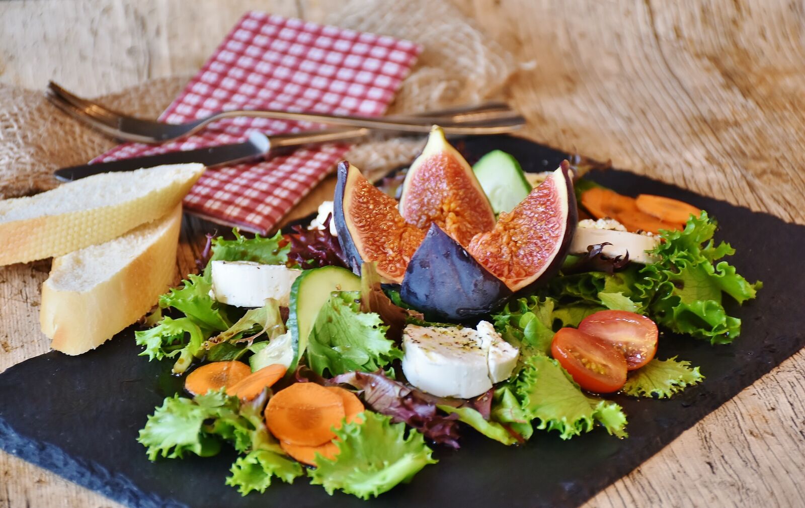 Nikon D7200 sample photo. Salad, figs, cheese photography
