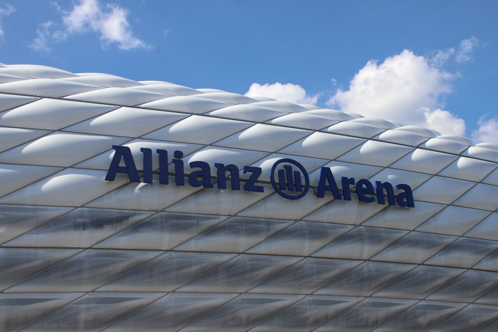 Canon EOS 80D sample photo. Alliance, allianz arena, football photography