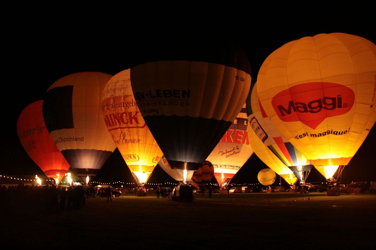 Canon EOS 400D (EOS Digital Rebel XTi / EOS Kiss Digital X) sample photo. Balloon, night, balloon glow photography