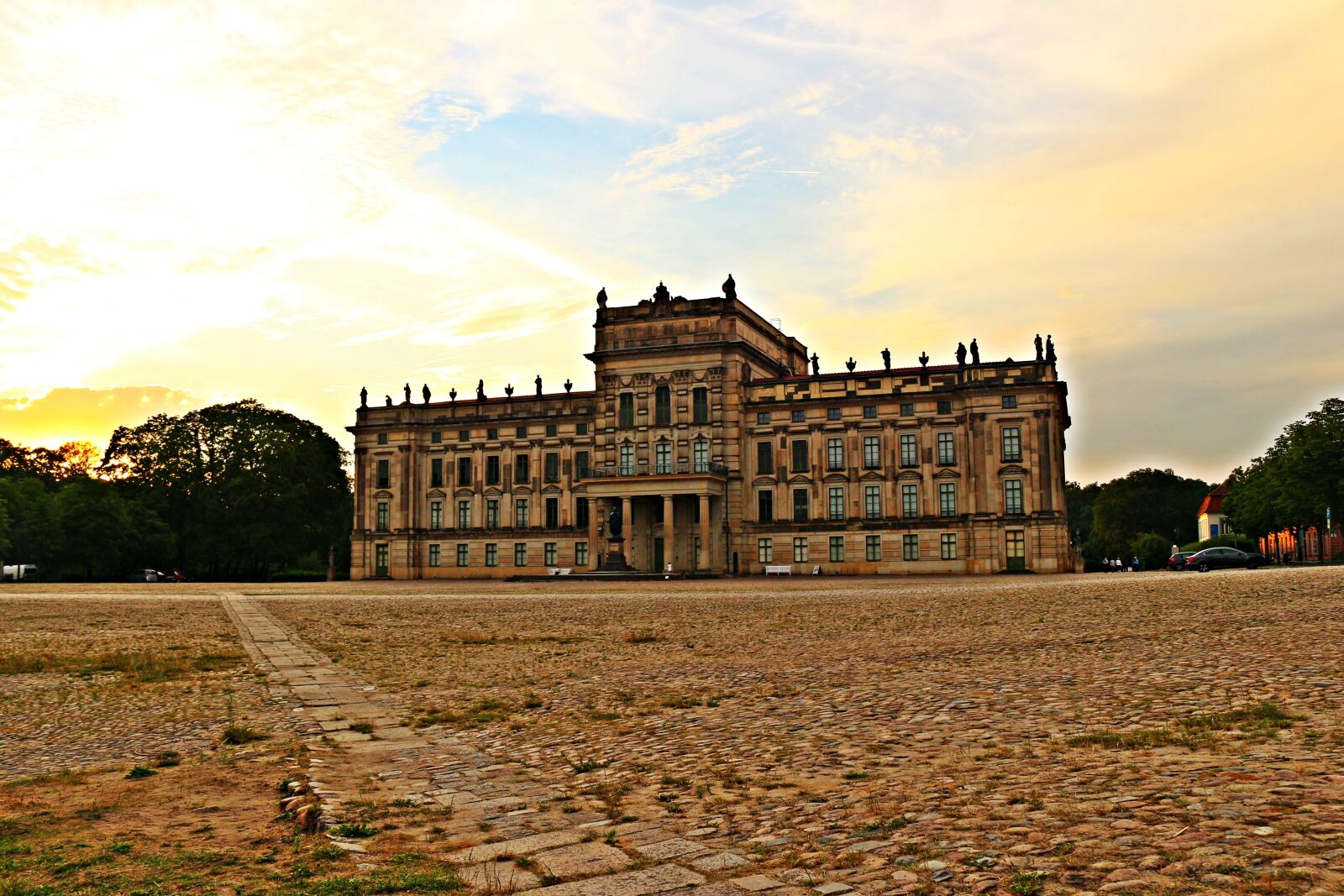 Canon EOS 100D (EOS Rebel SL1 / EOS Kiss X7) sample photo. Castle, ludwigslust-parchim, barockschloss photography